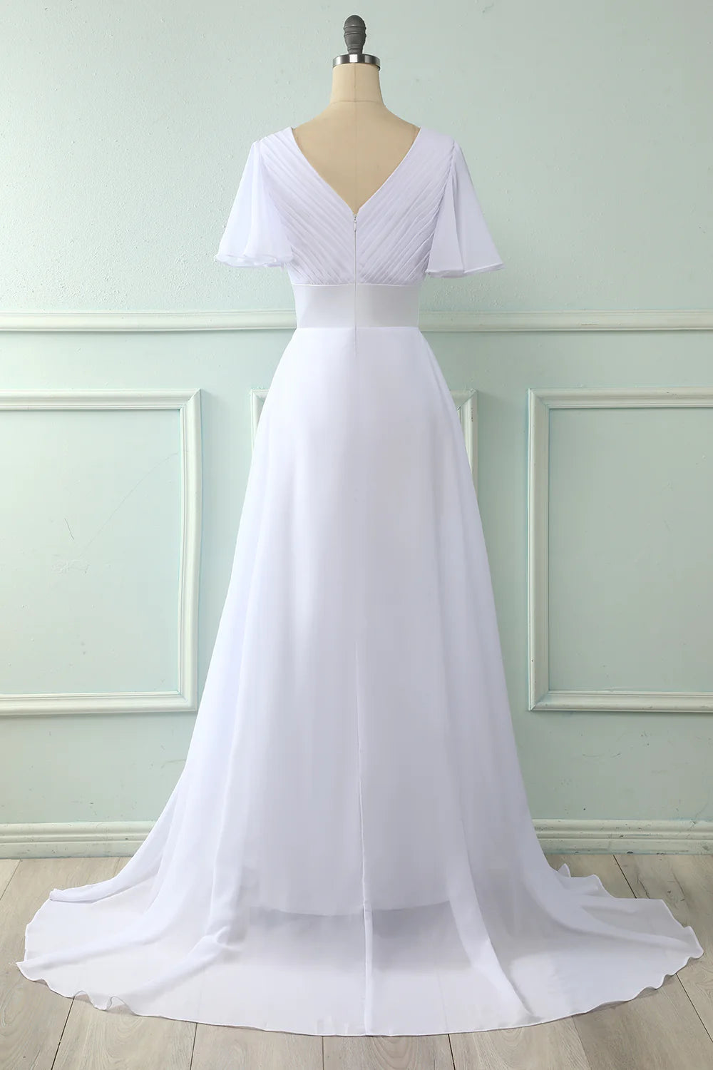 Vestido de dama de honor rosa con volantes y escote en V