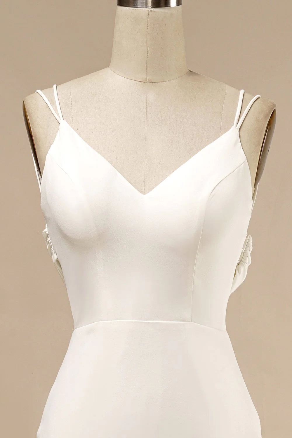 Vestido de novia bohemio con cola de pez y borde de loto hasta el suelo