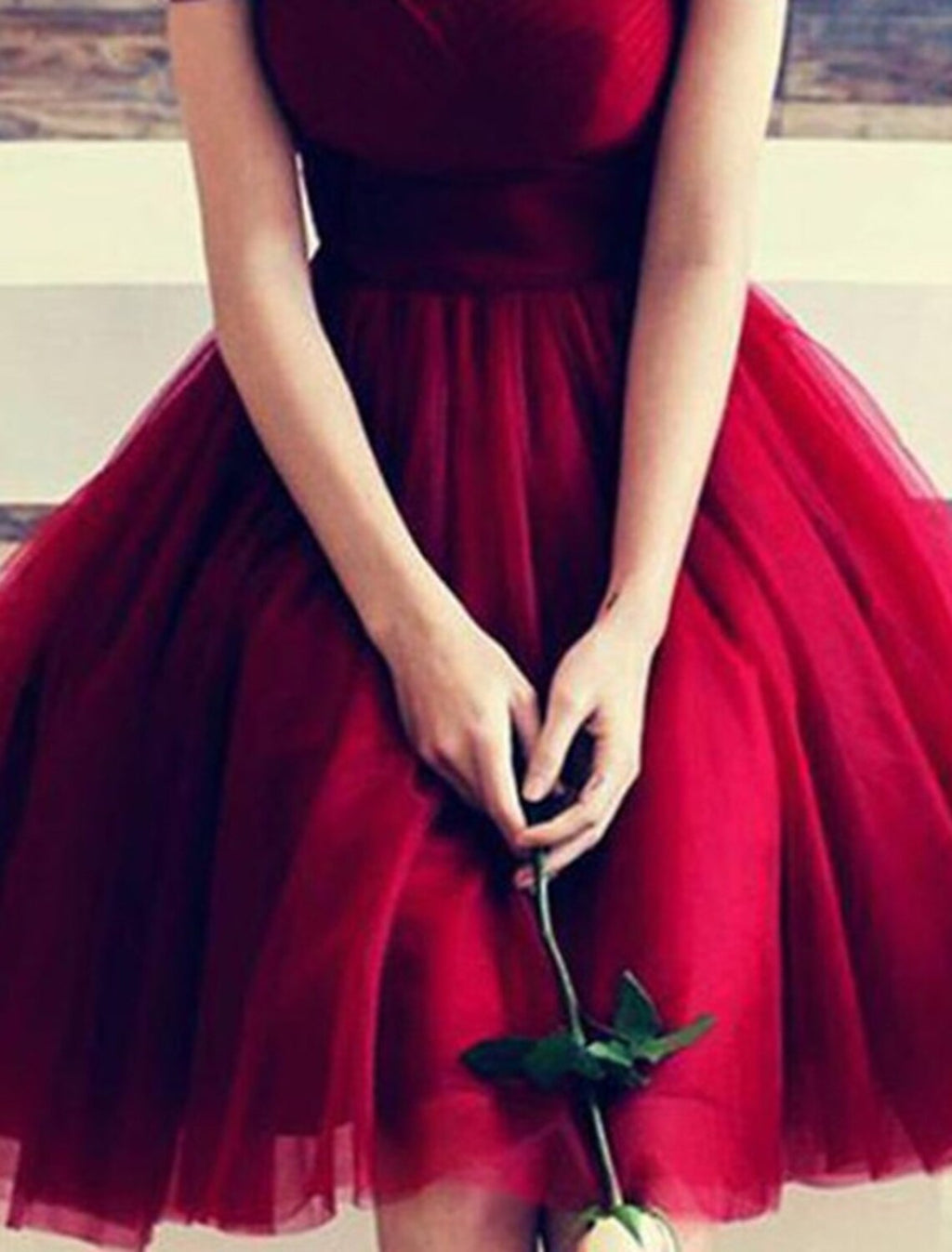 Vestidos de fiesta de graduación de corte A, elegantes, cortos/mini, sin mangas, con hombros descubiertos, de tul y volantes.
