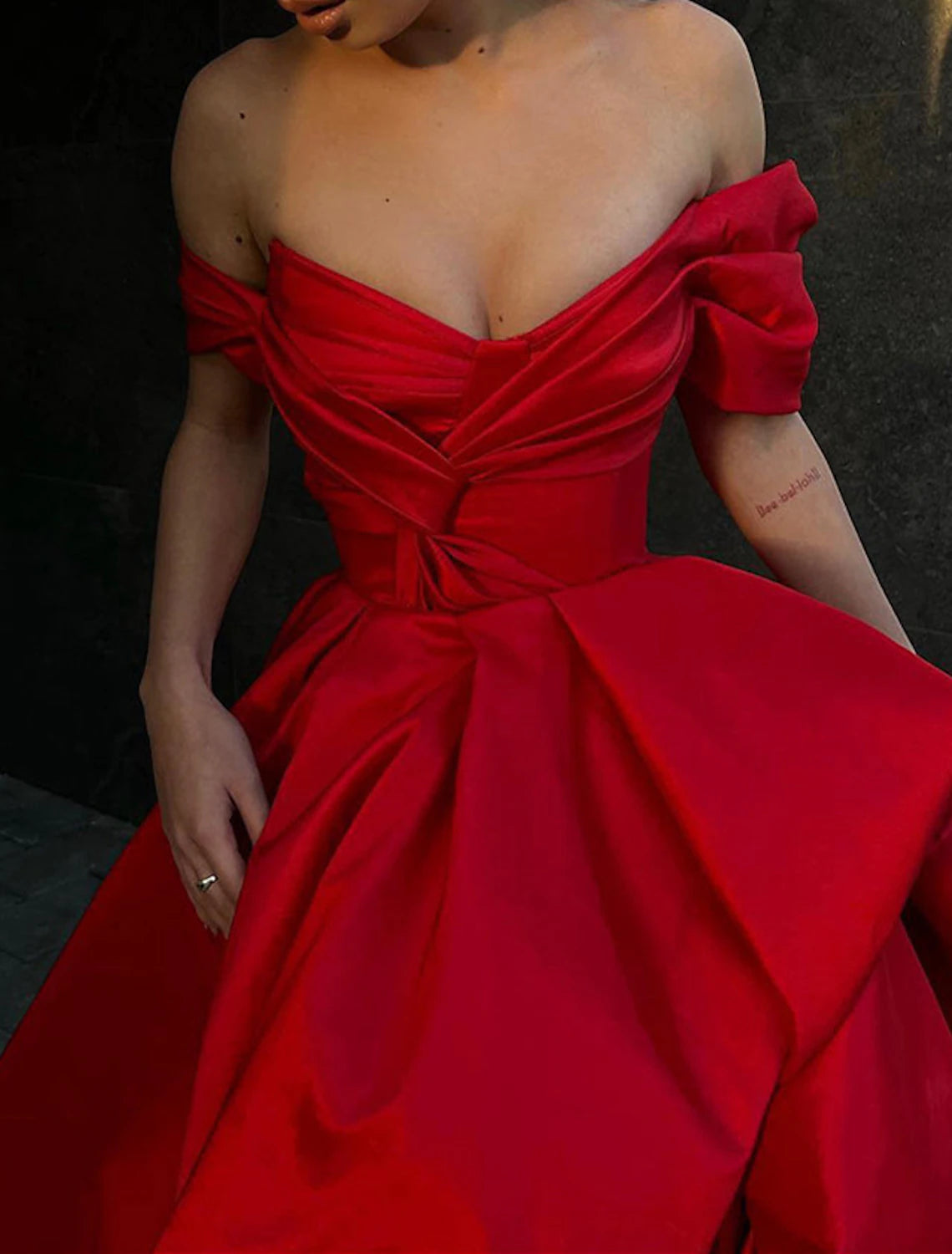 Vestido de noche de corte A, vestido de fiesta rojo y verde, vestido de baile de máscaras, cola larga/cortada, sin mangas, hombros descubiertos, satén con abertura