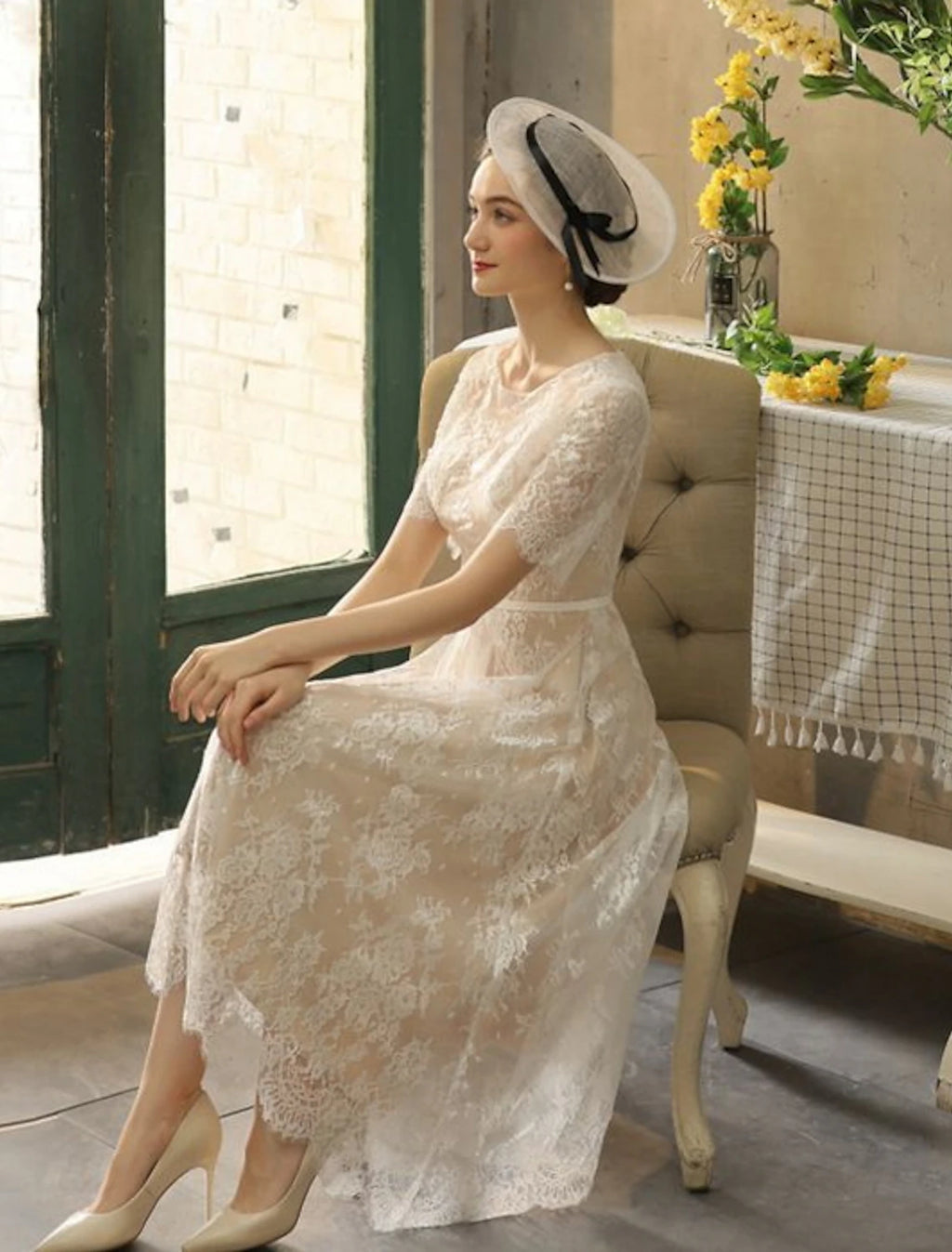 Vestidos de novia de otoño para recepción, vestidos blancos cortos a color, corte A, cuello ilusión, media manga, largo hasta la rodilla, vestidos de novia de encaje con apliques de faja/cinta, ropa de fiesta de verano para mujer