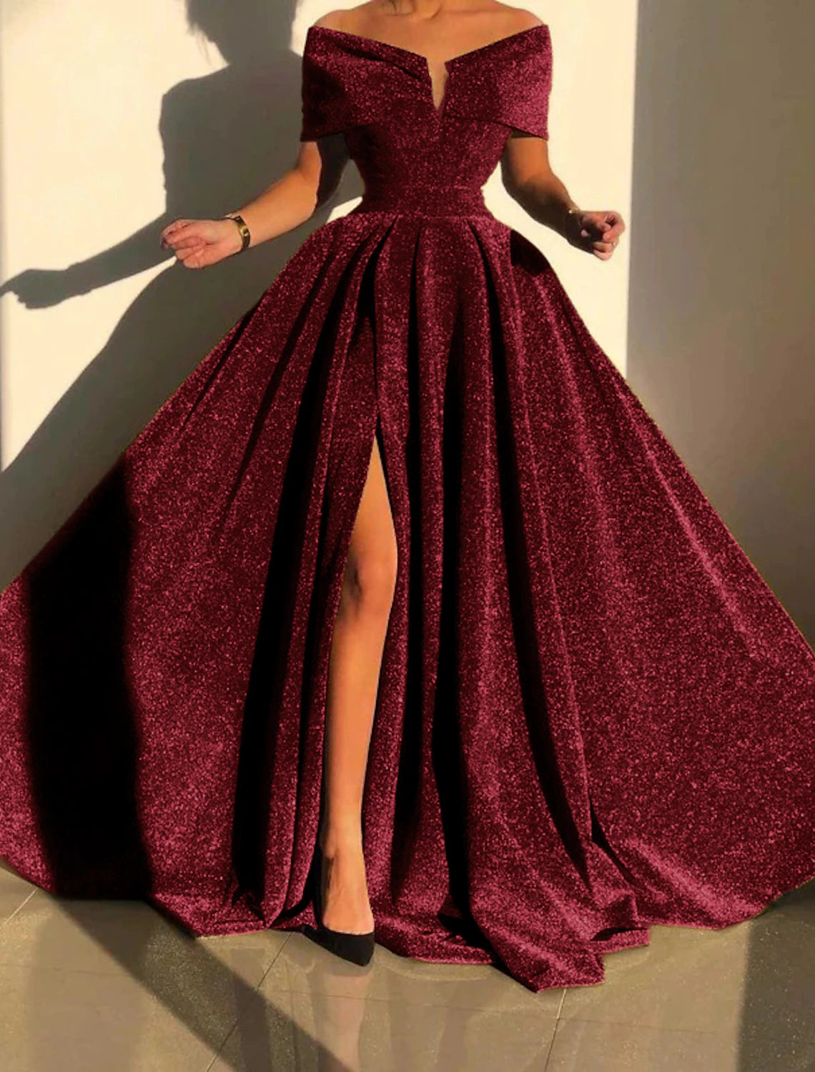 Abito da sera a trapezio, scintillante e brillante, formale, autunnale, con strascico, senza maniche, spalle scoperte, paillettes e spacco in paillettes