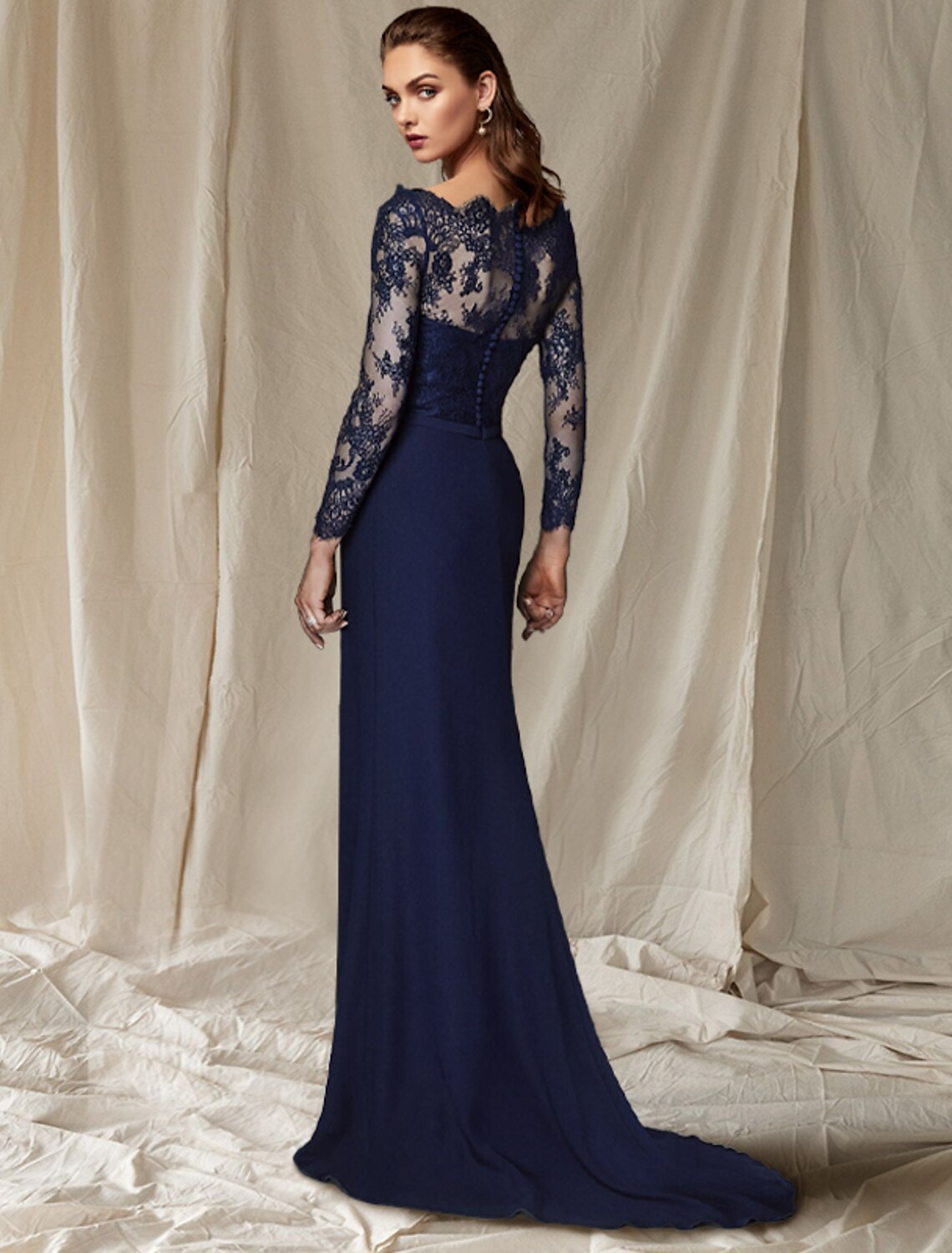 Vestido elegante de sirena/trompeta para madre de la novia, hombros descubiertos, cola larga de gasa con encaje y apliques laterales drapeados