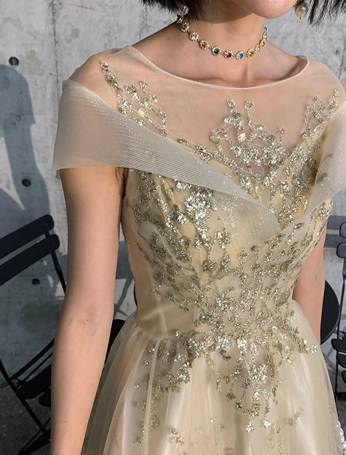 Abito da cerimonia per la madre della sposa, a trapezio, elegante, con scollo gioiello, lunghezza al pavimento, in tulle, maniche corte con applicazioni a pieghe