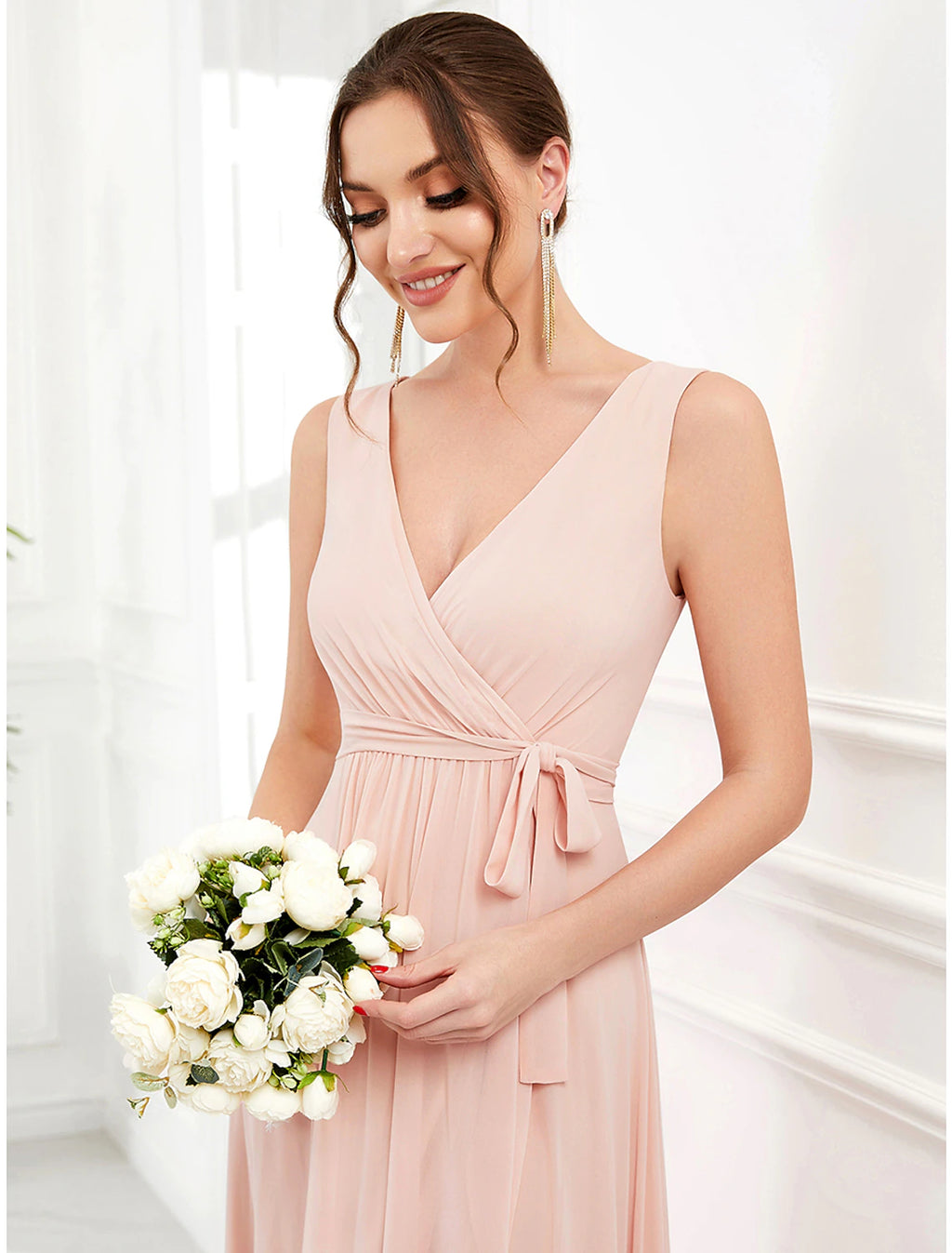 Abiti da sposa a trapezio, eleganti, da festa, asimmetrici, senza maniche, scollo a V, in chiffon con volant e spalline.