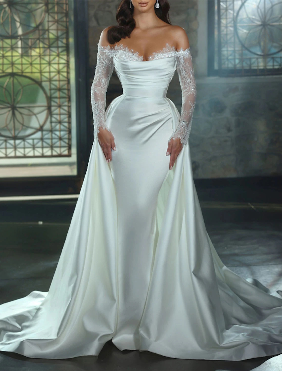 Vestidos de novia formales de compromiso, corte tubo/columna, hombros descubiertos, manga larga, cola capilla, satén, con apliques, color liso