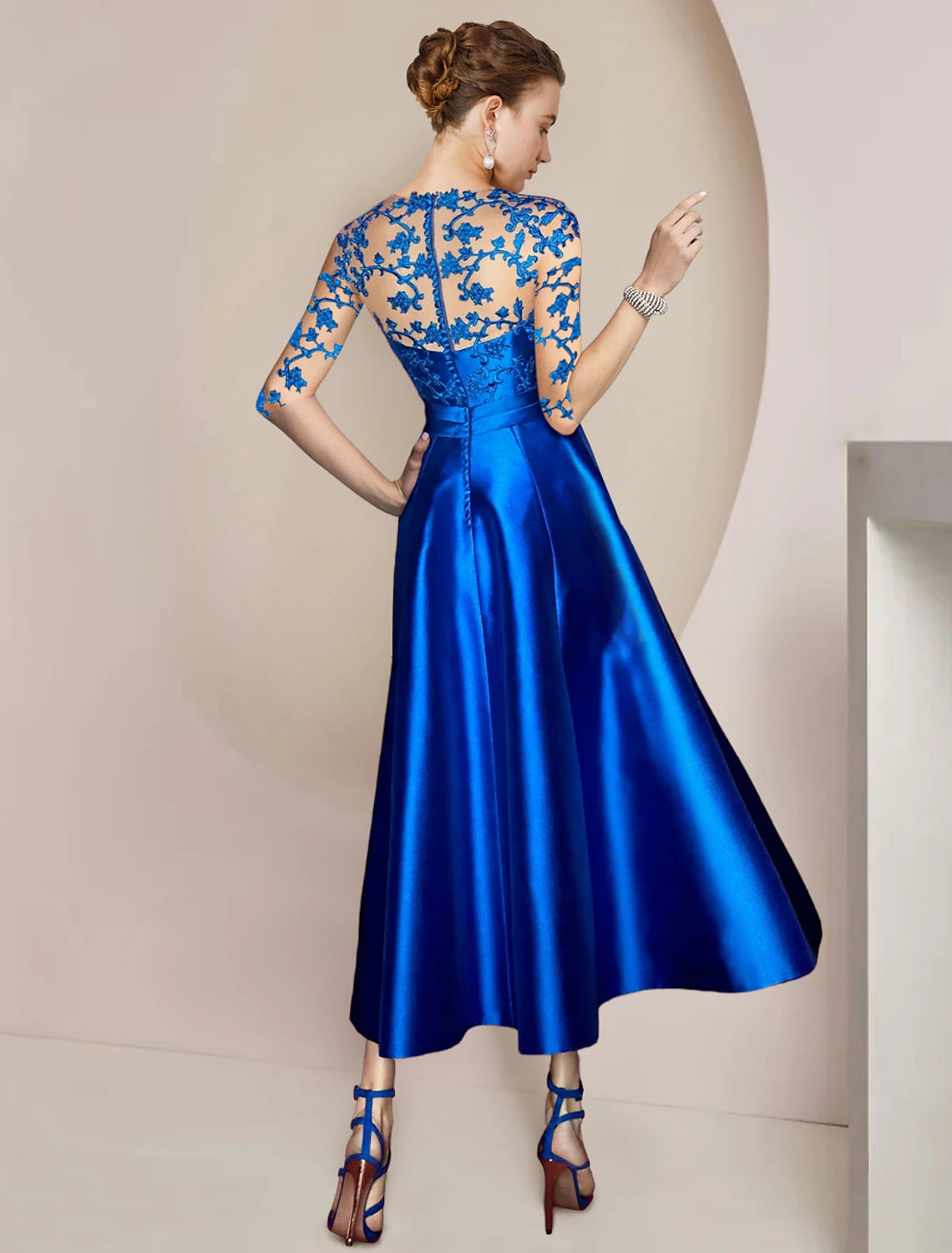 Abito da cerimonia per la madre della sposa, a trapezio, elegante, con scollo a V, lunghezza tè, in raso e pizzo, mezza manica, con fiocco/i, pieghe e applicazioni