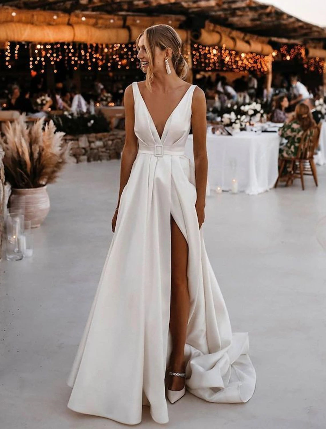 Abiti da sposa casual da spiaggia, a trapezio, con scollo a V, senza maniche, con strascico, in raso, con fasce/nastri, fascia/nastro, abbigliamento estivo da donna per feste di matrimonio