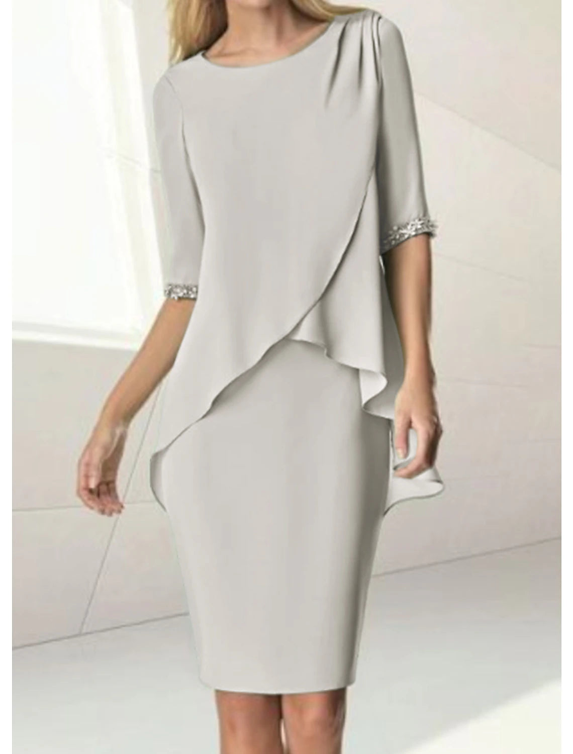 Abito da cerimonia per la madre della sposa, a tubino, con scollo a V, lunghezza al ginocchio, in chiffon, maniche corte, con arricciature e perline