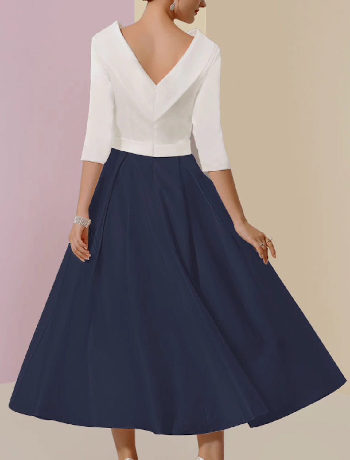 Abito da cerimonia per la madre della sposa, a trapezio, elegante, stile vintage, con scollo gioiello, lunghezza tè, in charmeuse, mezza manica, con pieghe e cristalli