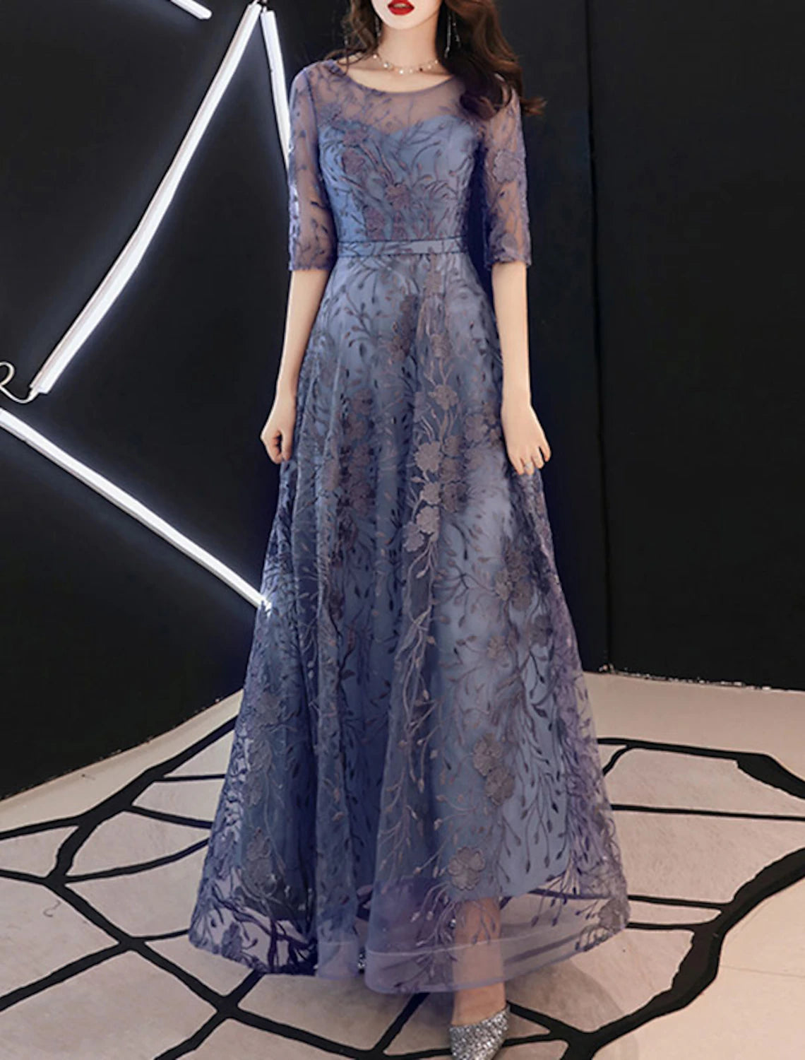 Abito da sera a trapezio, elegante, da invitare a nozze, da sera formale, lungo fino al pavimento, con mezza manica, scollo gioiello, in tulle con motivo ricamato/stampa