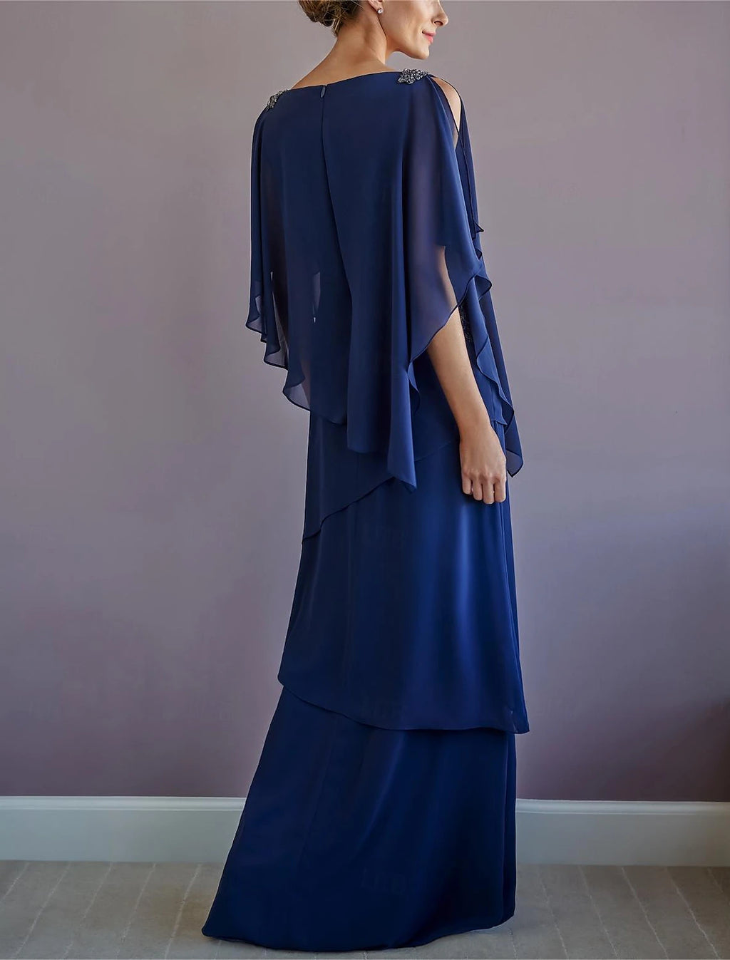 Abito da cerimonia per la madre della sposa, a trapezio, elegante, con scollo a barca, lunghezza al pavimento, in chiffon, mezza manica, con volant e drappeggio a strati
