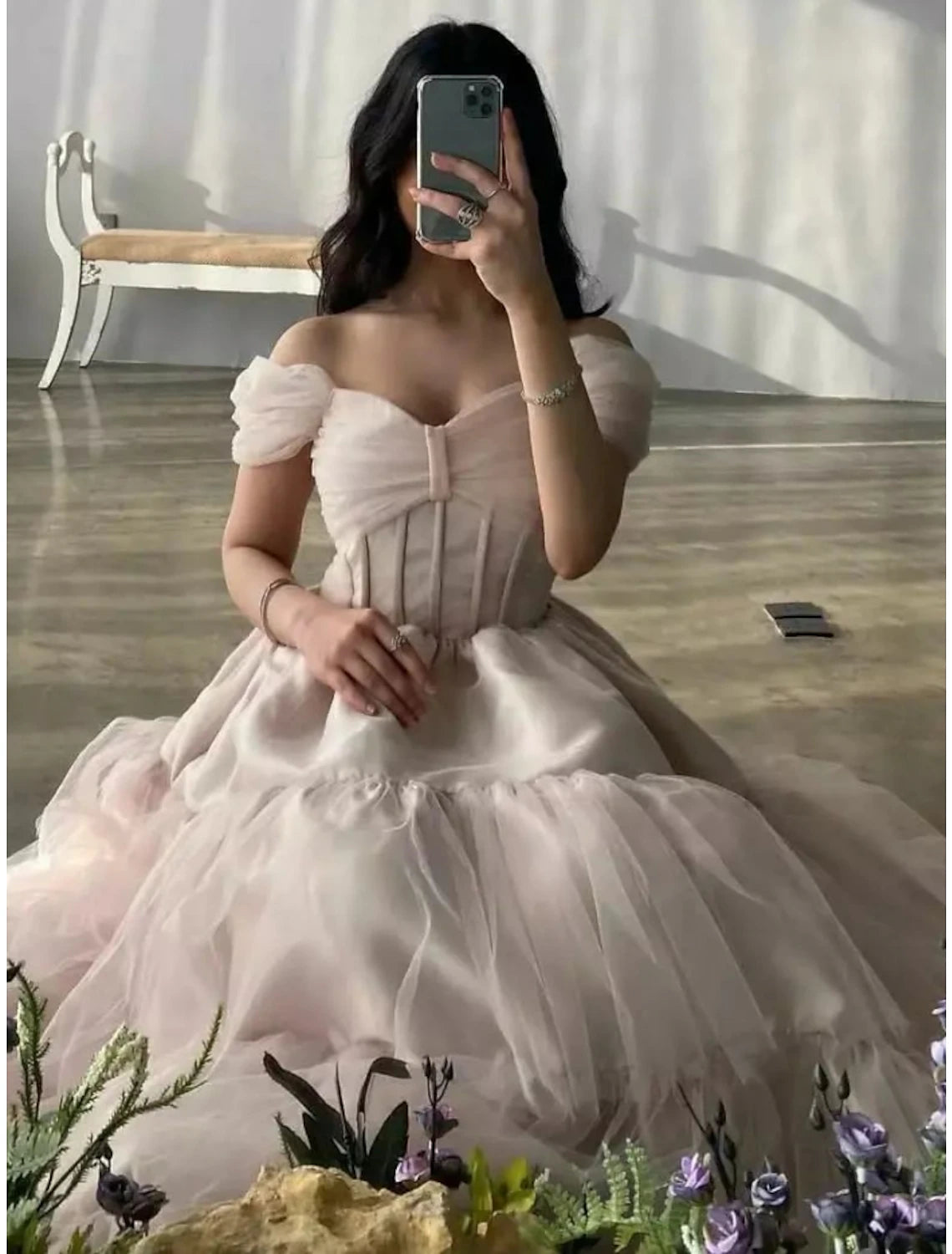 Vestido de noche de corte A, estilo princesa, formal, largo hasta el suelo, manga corta, hombros descubiertos, satén con pliegues