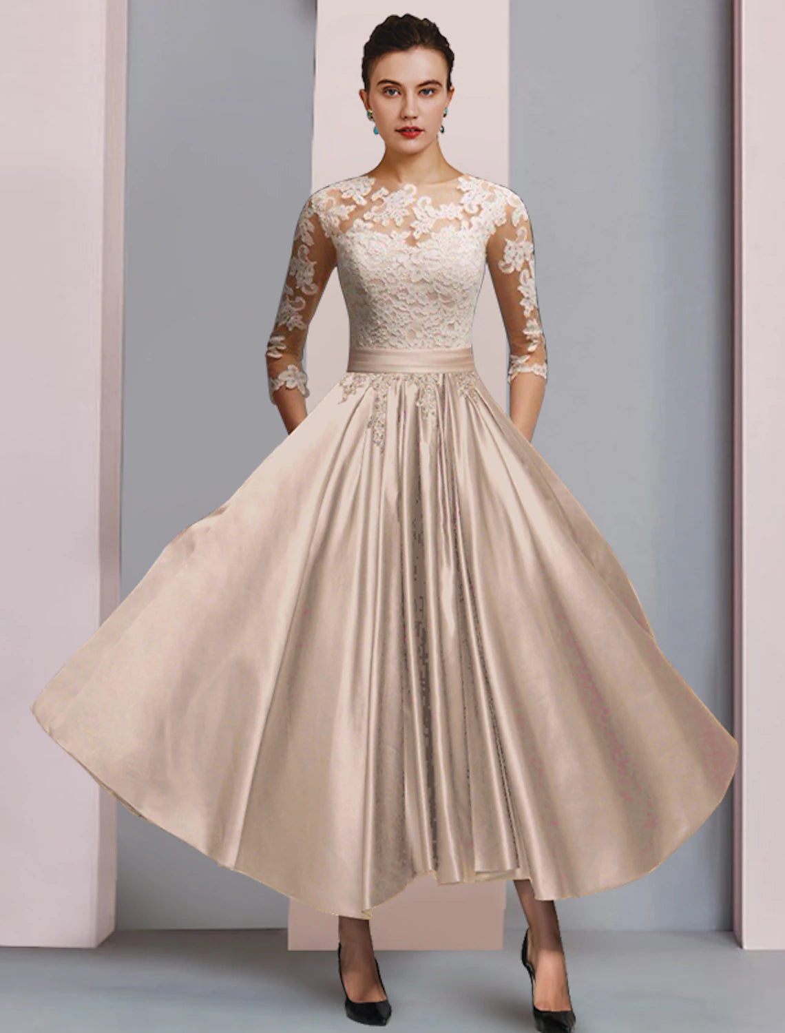 Abito da cerimonia per la madre della sposa, a trapezio, elegante, con scollo a barchetta, lunghezza alla caviglia, in raso e pizzo, maniche a 3/4 con applicazioni a pieghe