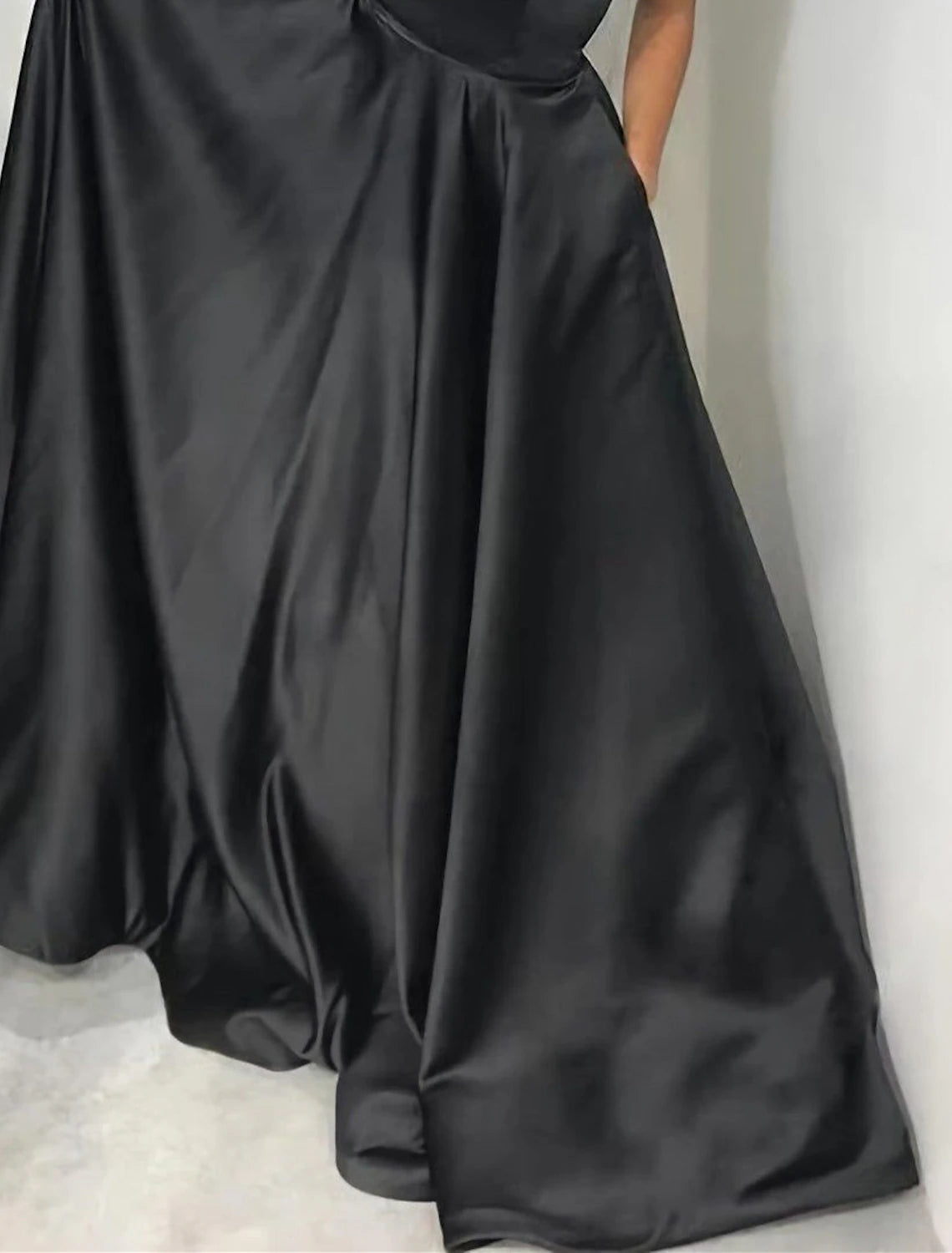 Vestido de noche elegante de corte A, color negro, talla grande, para fiesta, cóctel, cola, sin mangas, hombros descubiertos, bolsillo, satén con pliegues