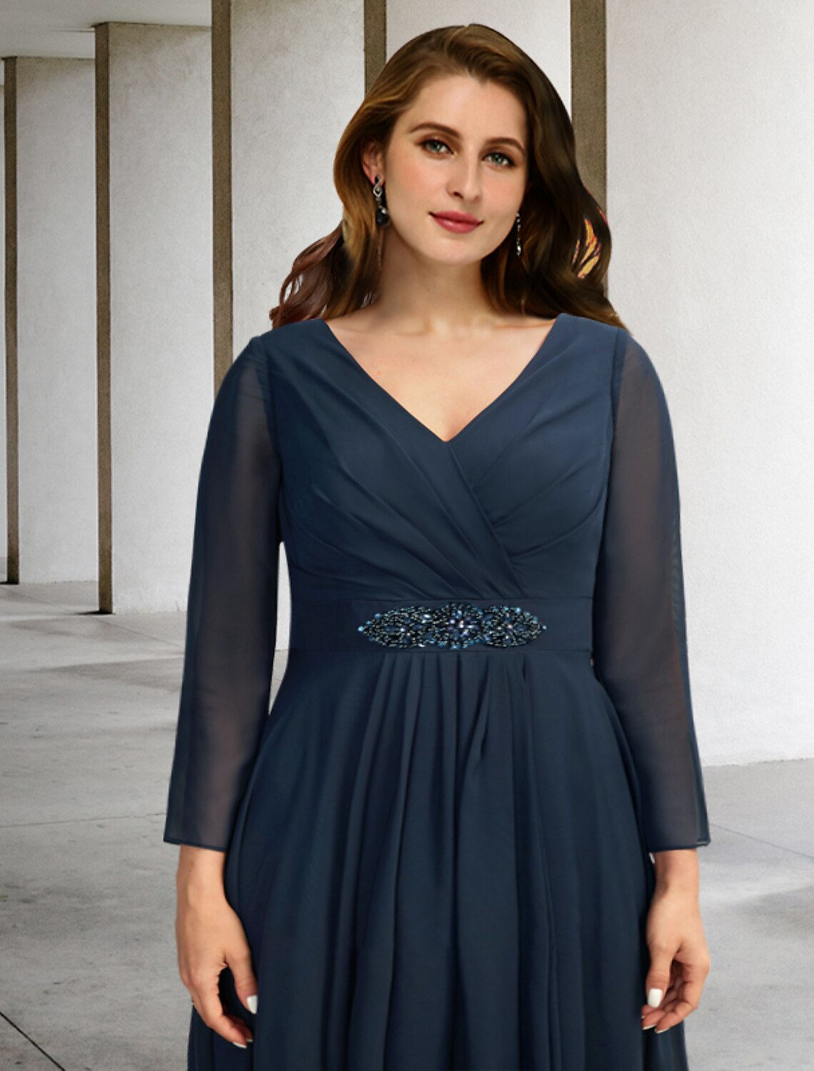 Abiti da sposa a trapezio per la madre della sposa, taglie forti, eleganti, con scollo a V, asimmetrici, maniche lunghe, in chiffon con pieghe e cristalli. 