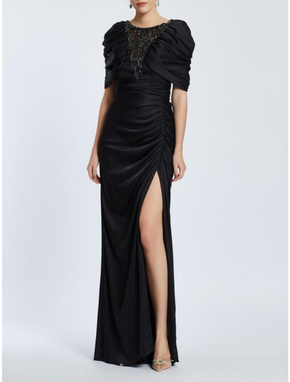 Abito da sera a trapezio, elegante, formale, nero, taglie forti, natalizio, lungo fino al pavimento, manica corta, scollo a barchetta, in raso con spacco in paillettes arricciate