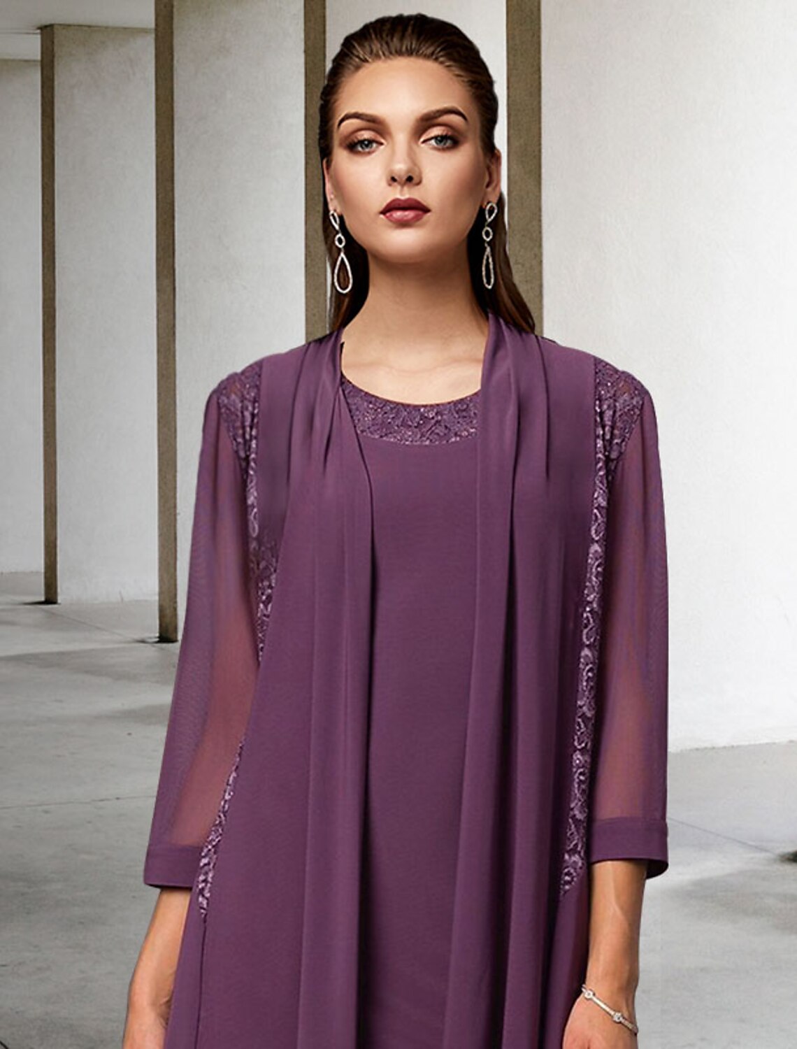 Vestido elegante de dos piezas para madre de la novia, con escote joya, largo hasta la rodilla, de gasa, con encaje, sin mangas, con chaqueta de color liso