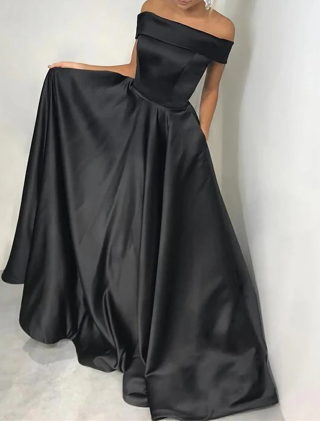 Vestido de noche elegante de corte A, color negro, talla grande, para fiesta, cóctel, cola, sin mangas, hombros descubiertos, bolsillo, satén con pliegues