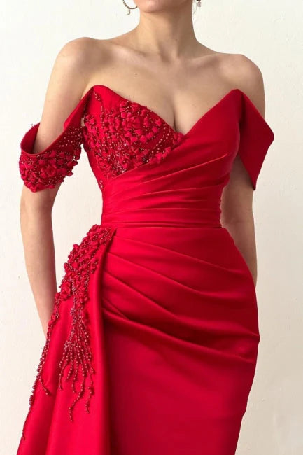 Vestido de noche largo de encaje con hombros descubiertos y corte sirena rojo