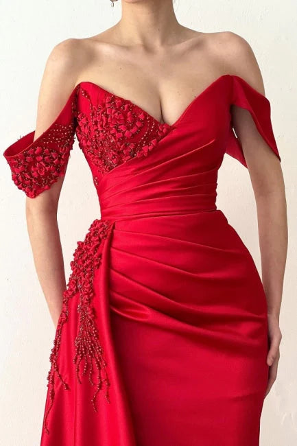 Vestido de noche largo de encaje con hombros descubiertos y corte sirena rojo