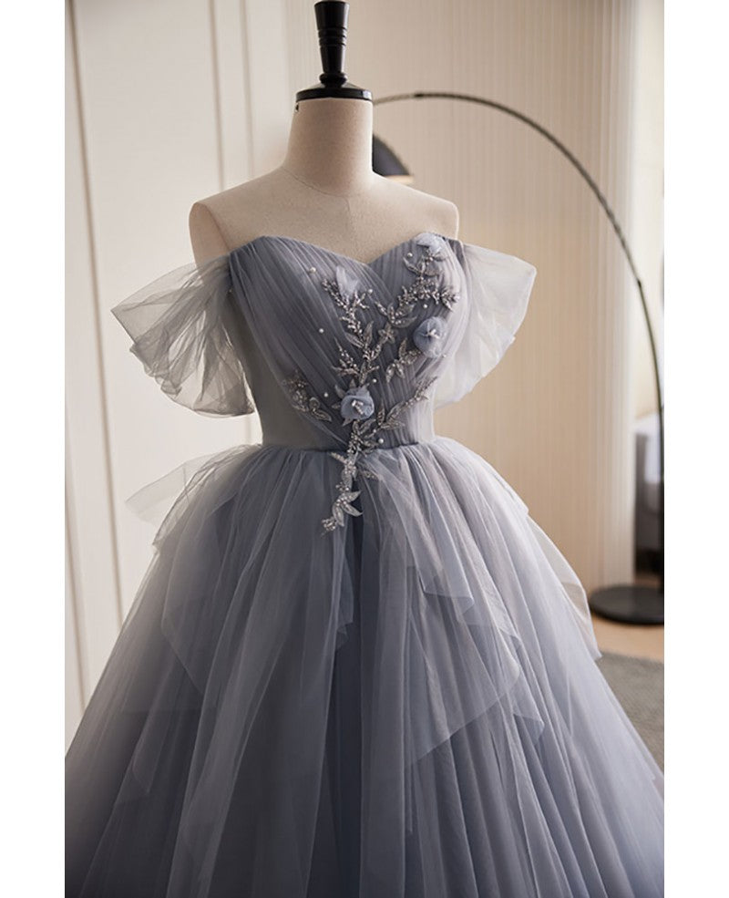 Unique and beautiful silver gray beaded pearl sequins off the shoulder sleeveless decal pleated ball dress silver gray A-shaped thin gauze pong truffle back strap and ground length prom dress