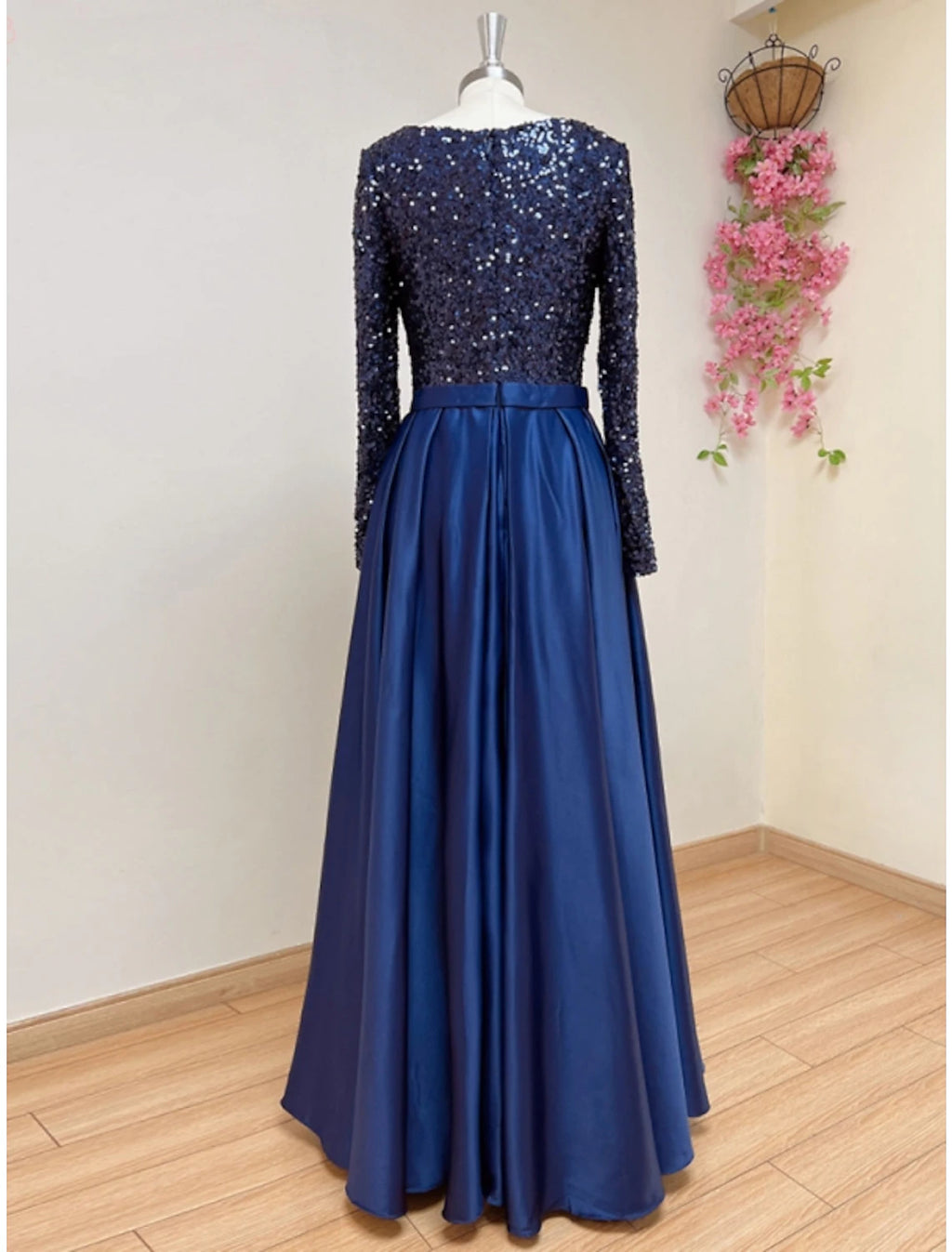 Vestido de noche elegante de corte A, vestido formal de otoño, cola larga, escote cuadrado, satén con pliegues brillantes