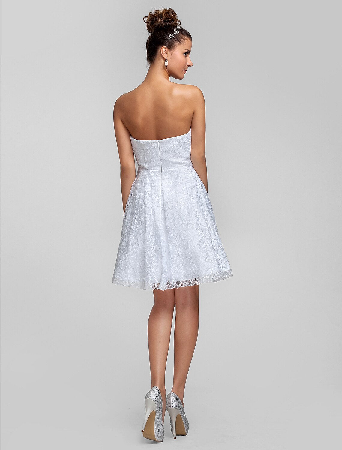 Vestido de dama de honor estilo princesa/línea A, escote corazón, sin mangas, largo hasta la rodilla, encaje, faja, cinta y entrecruzado.