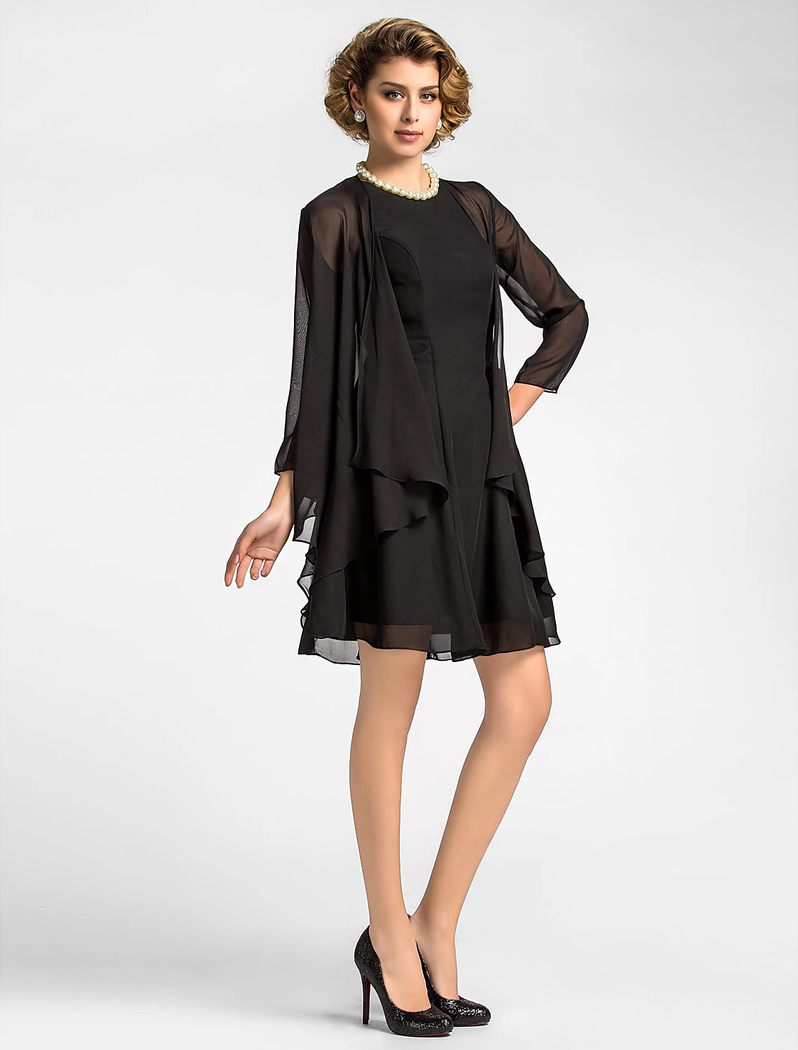 Abito da madre della sposa a trapezio con scollo gioiello, lunghezza al ginocchio, in chiffon, maniche a 3/4 con drappeggio