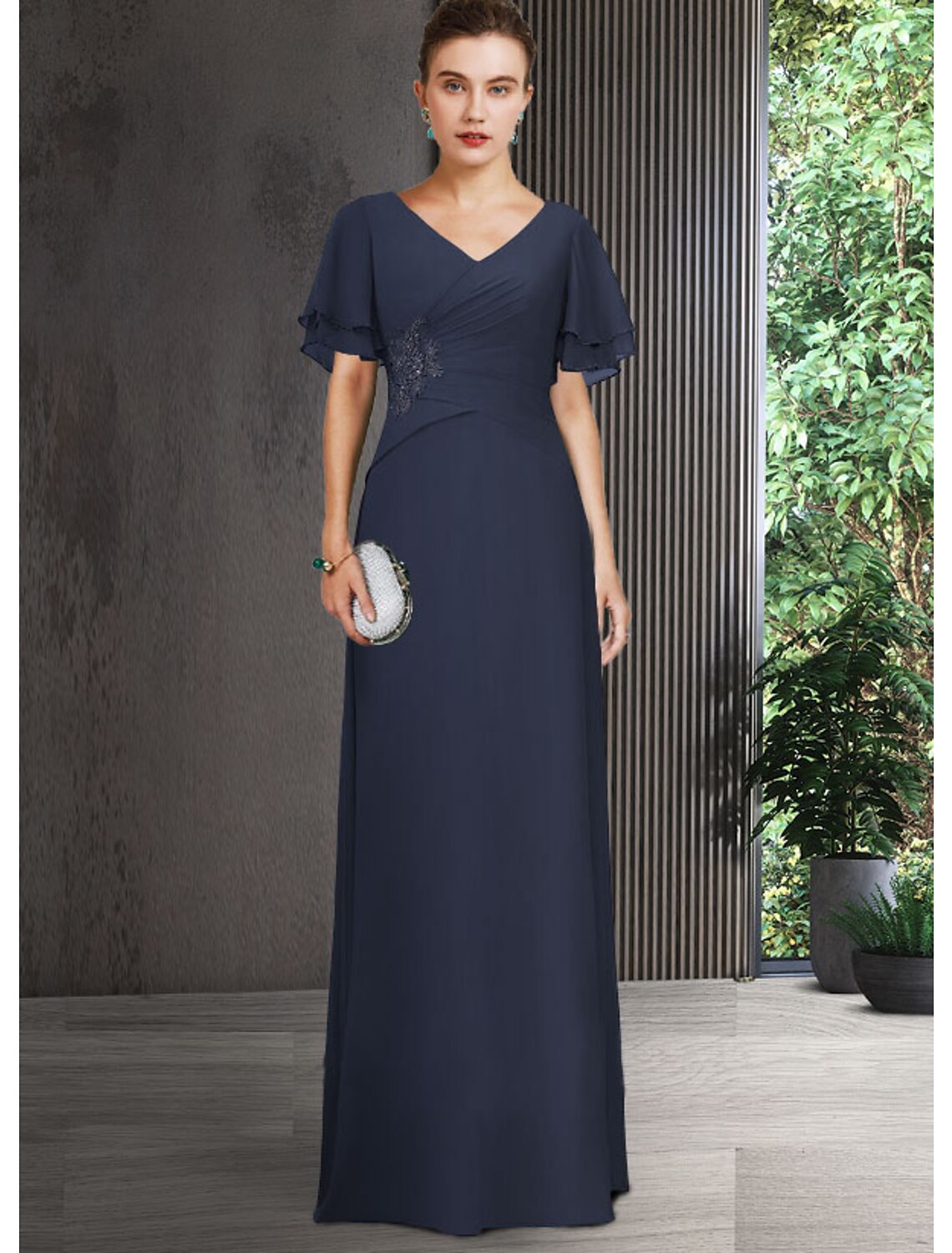 Vestido elegante para madre de la novia, de corte tubo/columna, escote en V, largo hasta el suelo, de gasa, manga corta con apliques fruncidos