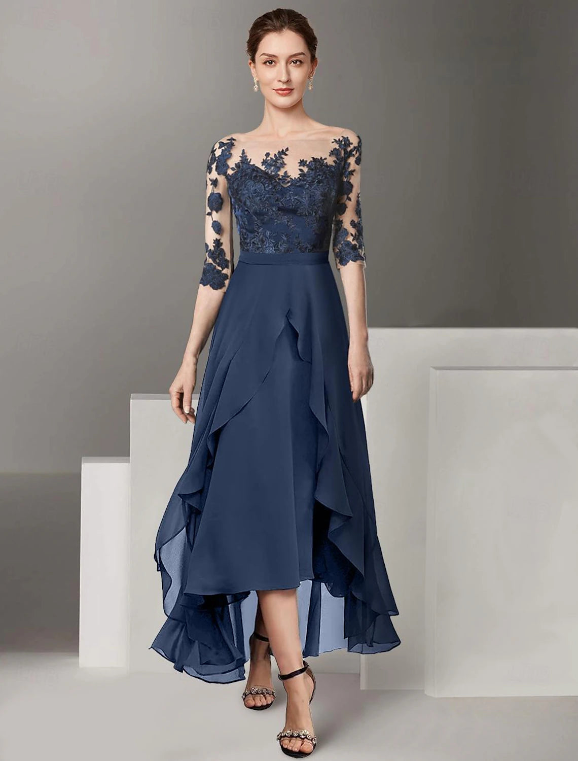 Abito da cerimonia per la madre della sposa, a trapezio, elegante, con spalle scoperte, lunghezza alla caviglia, in chiffon, pizzo, mezze maniche, con applicazioni a pieghe