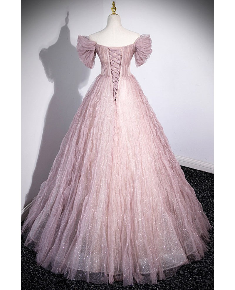 Vestido de fiesta de manga corta con apliques de diamantes de imitación y lentejuelas brillantes en color rosa empolvado, corte en A, estilo princesa, largo, sin espalda y con tirantes.