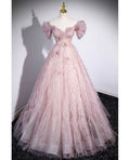 Abito da ballo lungo a maniche corte con scollo a V, paillettes glitterate rosa cipria, applicazioni di strass e spalle scoperte, abito da sera lungo a trapezio con spalline e schiena scoperta, stile principessa rosa cipria