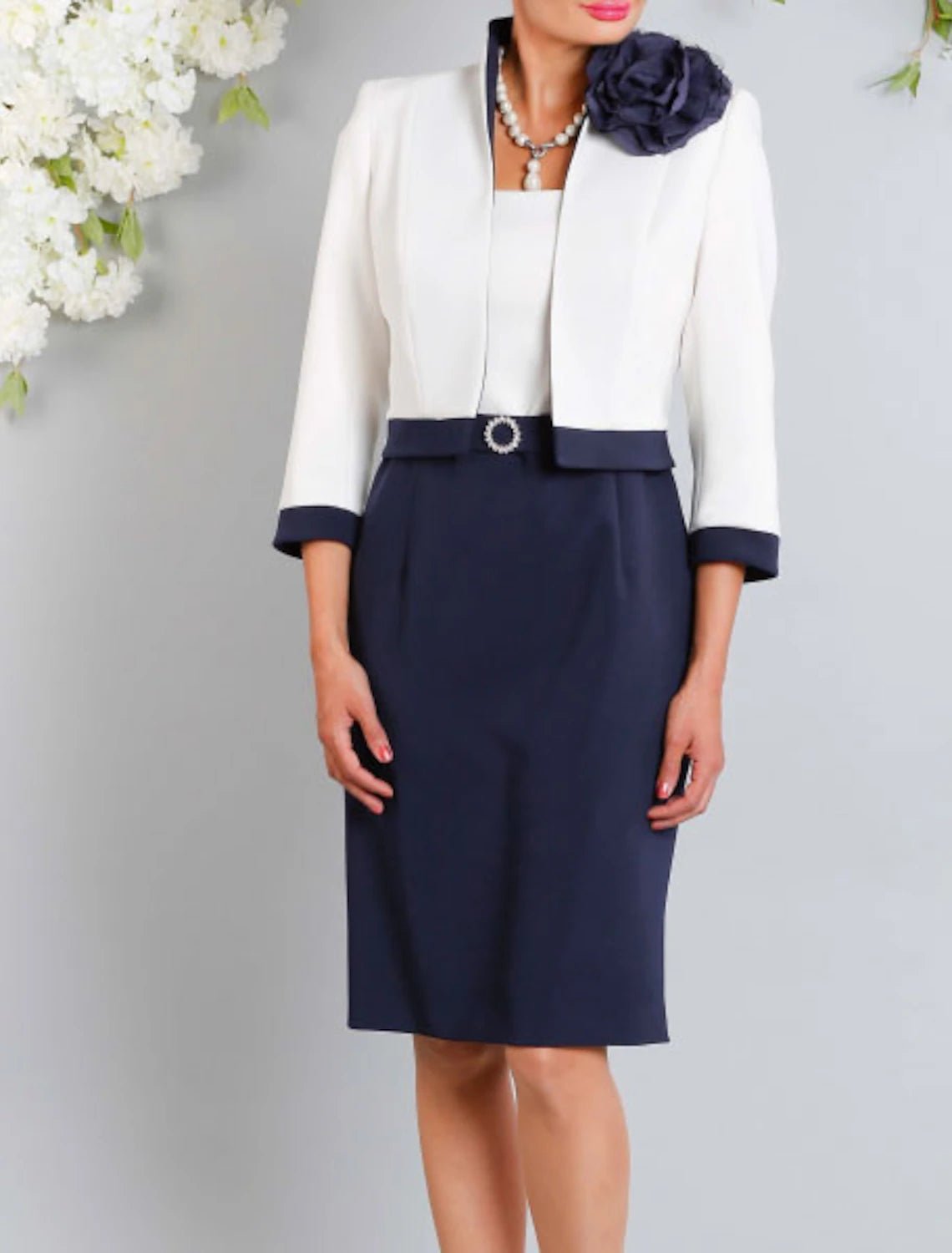 Abito da sposa a tubino/colonna in due pezzi, elegante da chiesa, taglie forti, con scollo gioiello, lunghezza al ginocchio, in raso, maniche corte, coprispalle incluso, giacca corta, abiti con fiori a blocchi di colore