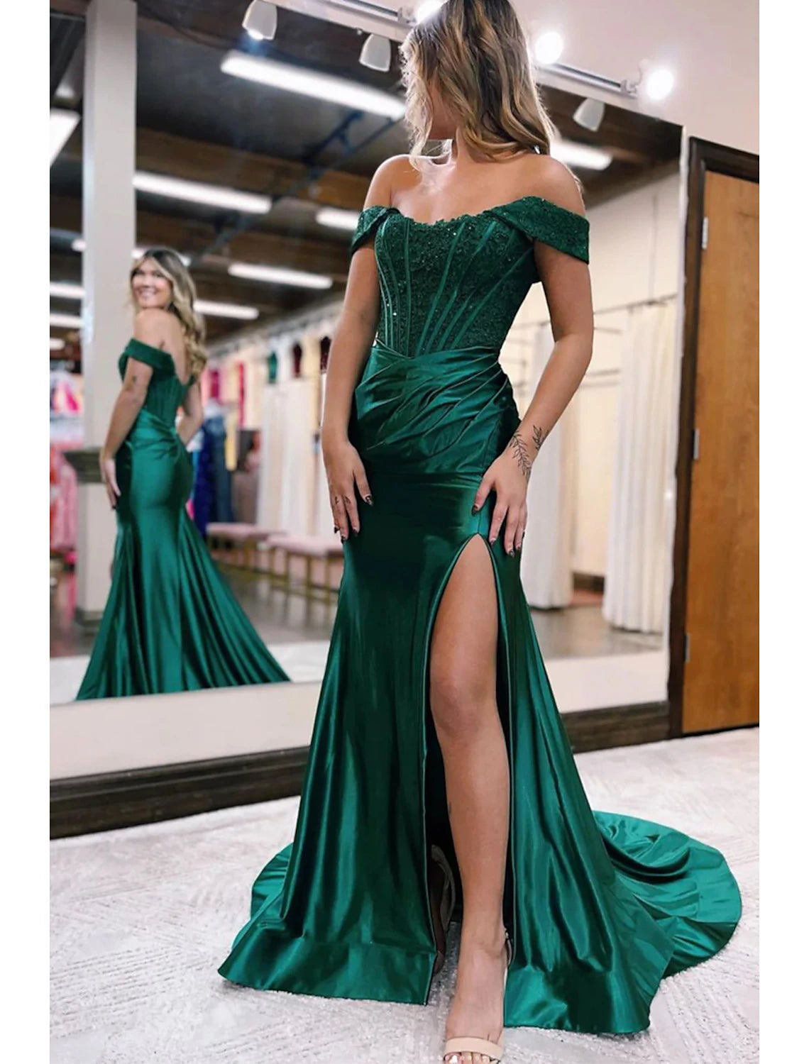 Vestido de noche estilo imperio, corte sirena/trompeta, para invitados de boda, formal, cola corte, sin mangas, hombros descubiertos, seda sintética con apliques de abertura.