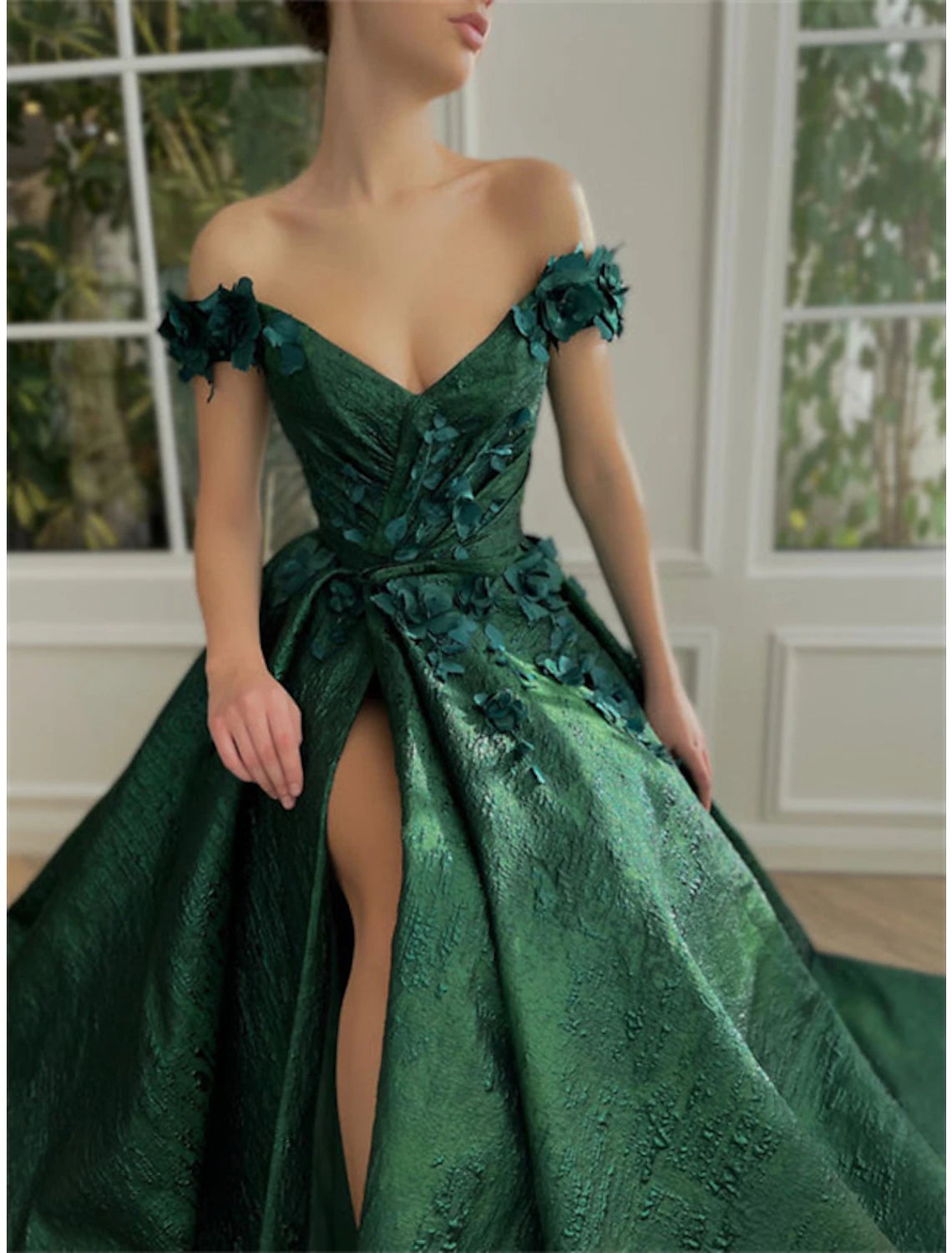 Abiti da ballo a trapezio, abiti floreali, invitati a nozze, feste di nozze, strascico corto, senza maniche, spalle scoperte, raso con applicazioni di spacchi