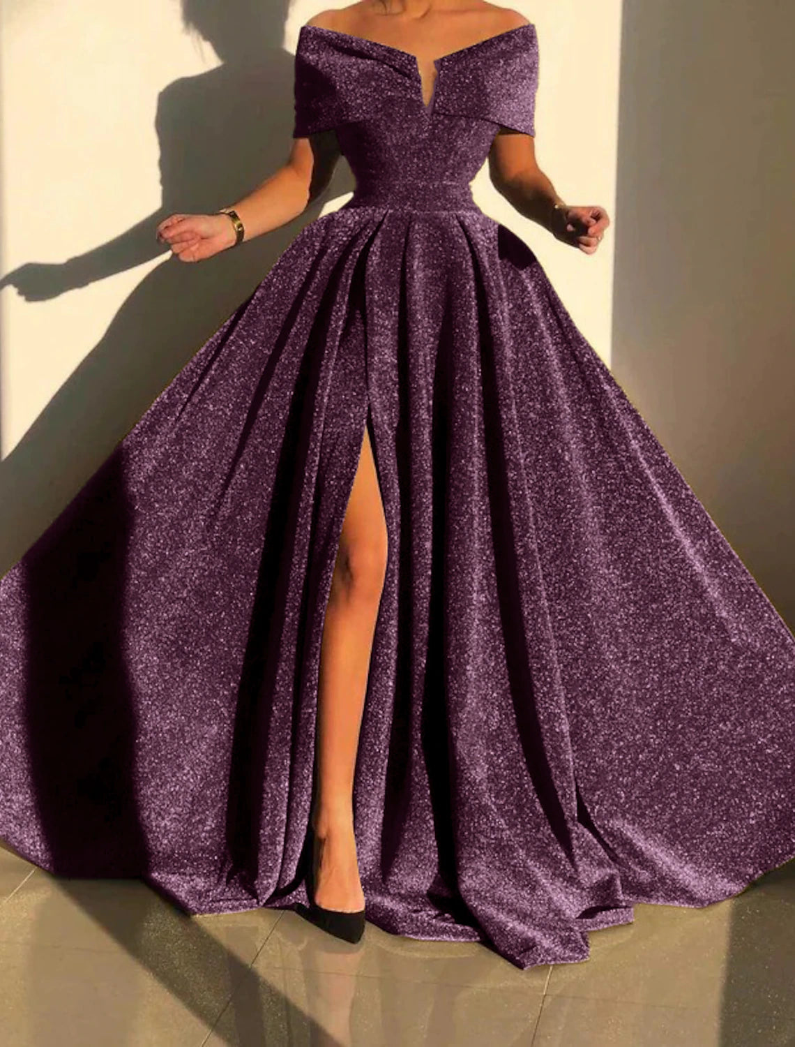 Abito da sera a trapezio, scintillante e brillante, formale, autunnale, con strascico, senza maniche, spalle scoperte, paillettes e spacco in paillettes