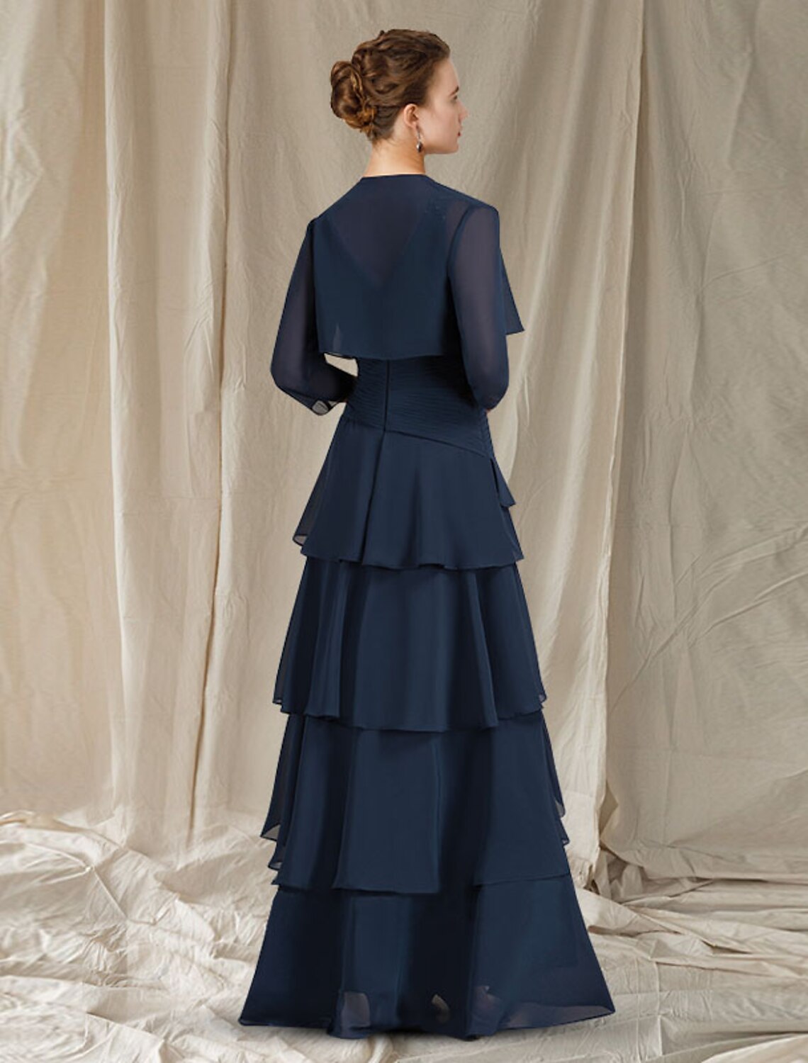 Vestido elegante de dos piezas de corte A para madre de la novia, escote en V alto y bajo, asimétrico, largo hasta el suelo, de gasa, manga corta, cruzado, con volantes fruncidos.