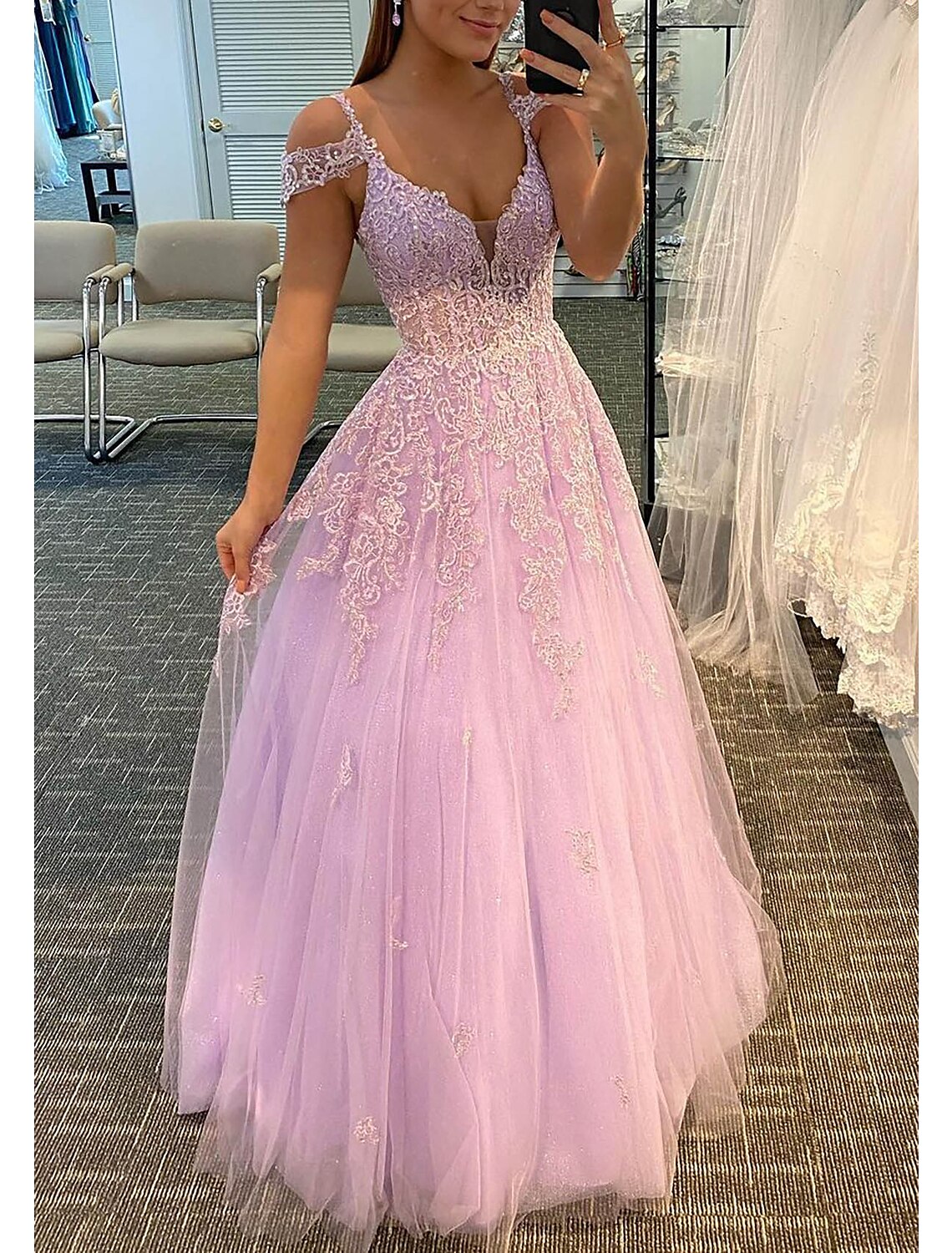 Lavender V-Neck A-Line Floor-Length Tulle Evening Dress with Lace Appliqué