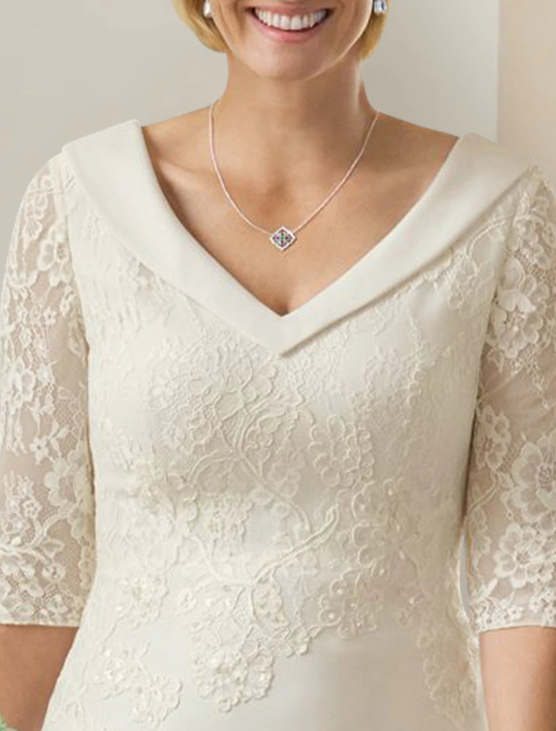 Vestidos de novia modestos y maduros, corte tubo/columna, escote en V, media manga, largo hasta el suelo, de gasa, con apliques, color liso