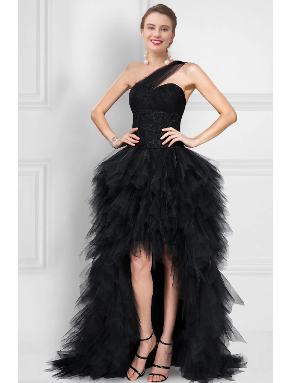 Vestido de fiesta negro con escote en V, plisado y capas, asimétrico, sin mangas, de tul con un solo hombro y espalda entallada de color puro.