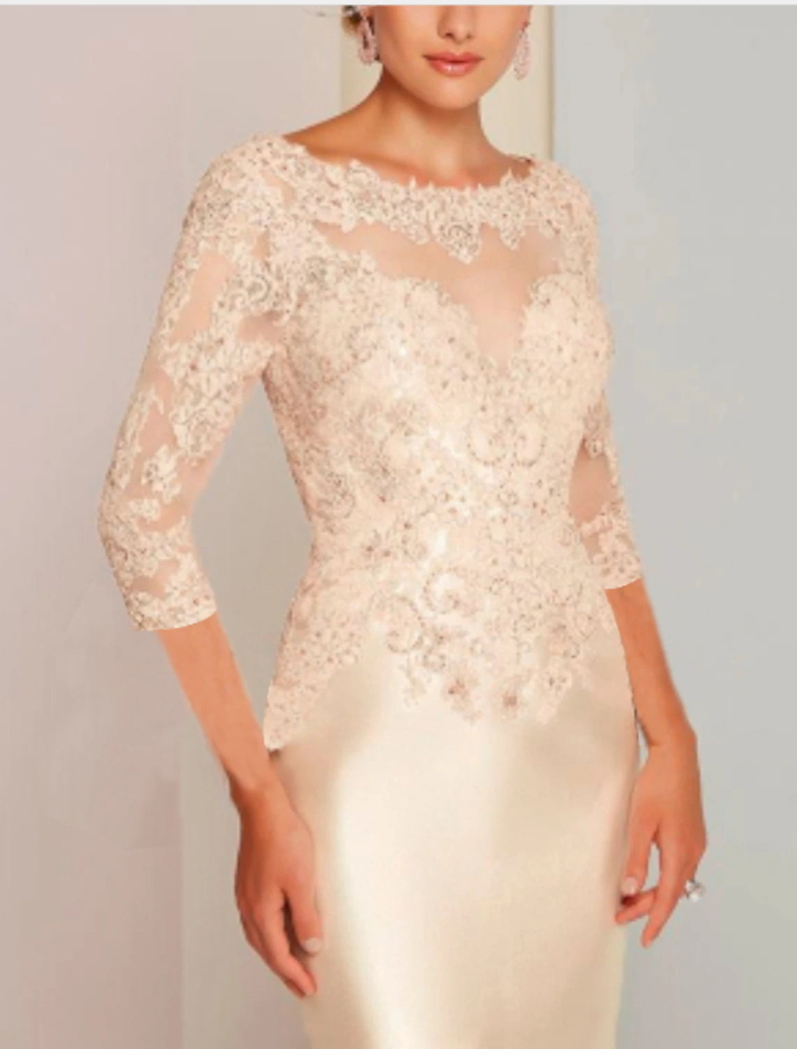 Abito da cerimonia per la madre della sposa, a tubino, elegante, in charmeuse, con scollo a cuore, lunghezza al ginocchio, maniche a 3/4 e applicazioni