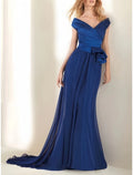 Vestido de noche elegante de corte A, vestido formal para invitados de boda, cola larga, manga corta, hombros descubiertos, satén con pliegues y volantes fruncidos.