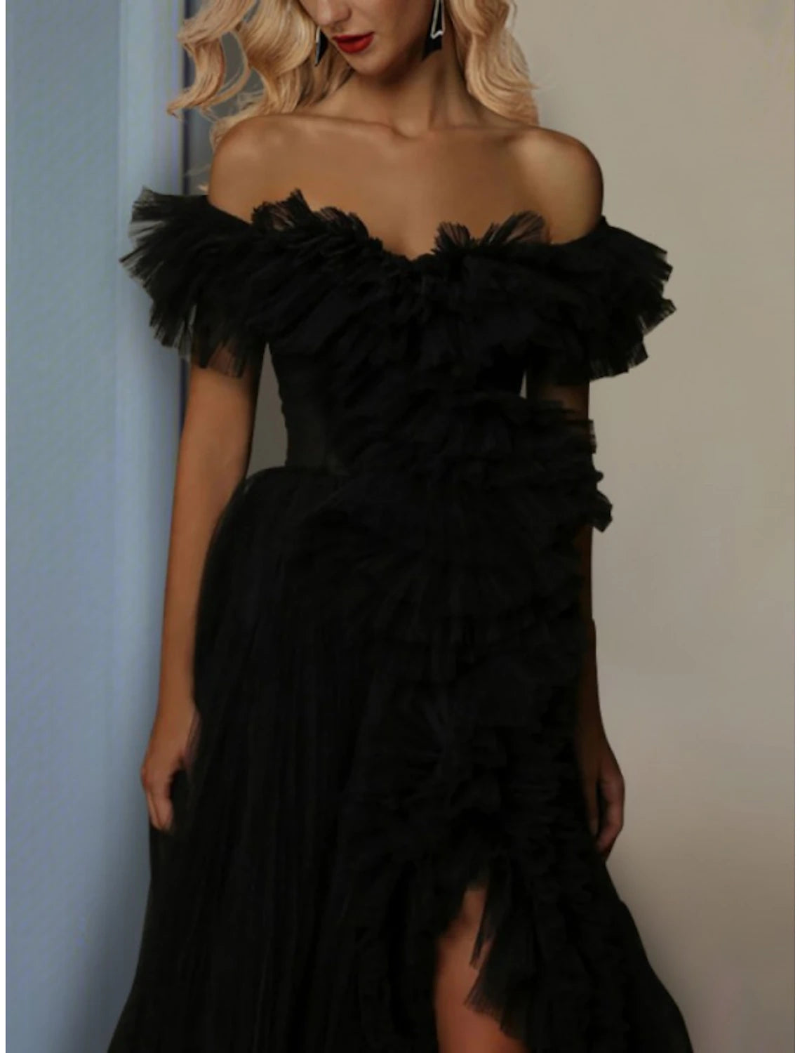 Abiti da ballo a trapezio, plissettati a strati, da sposa, da festa, con strascico a ruota, maniche corte, spalle scoperte, in tulle con spacco arricciato