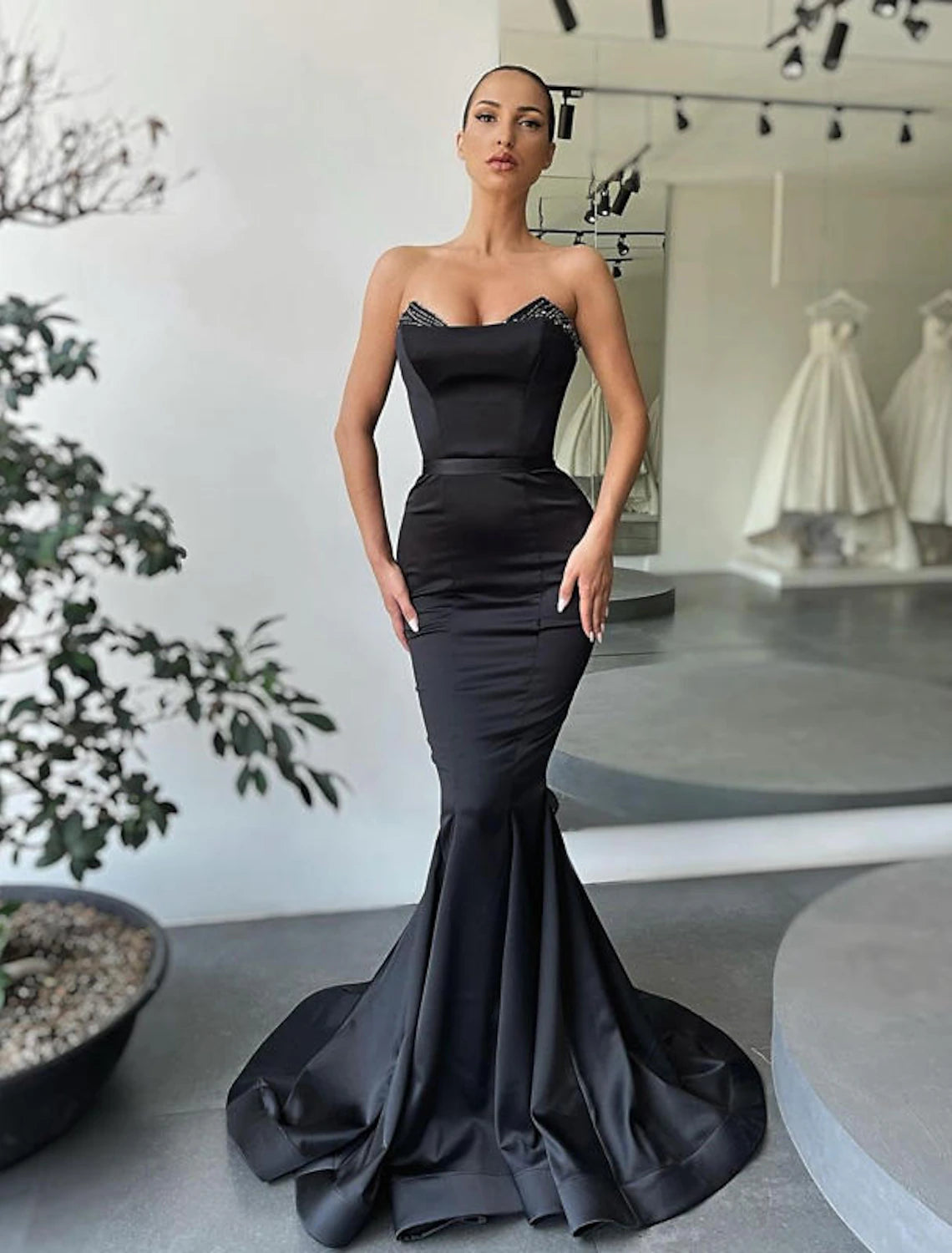Vestido de noche de sirena/trompeta, sexy, formal, para invitados de boda, largo hasta el suelo, sin mangas, sin tirantes, de satén, sin espalda, con cuentas