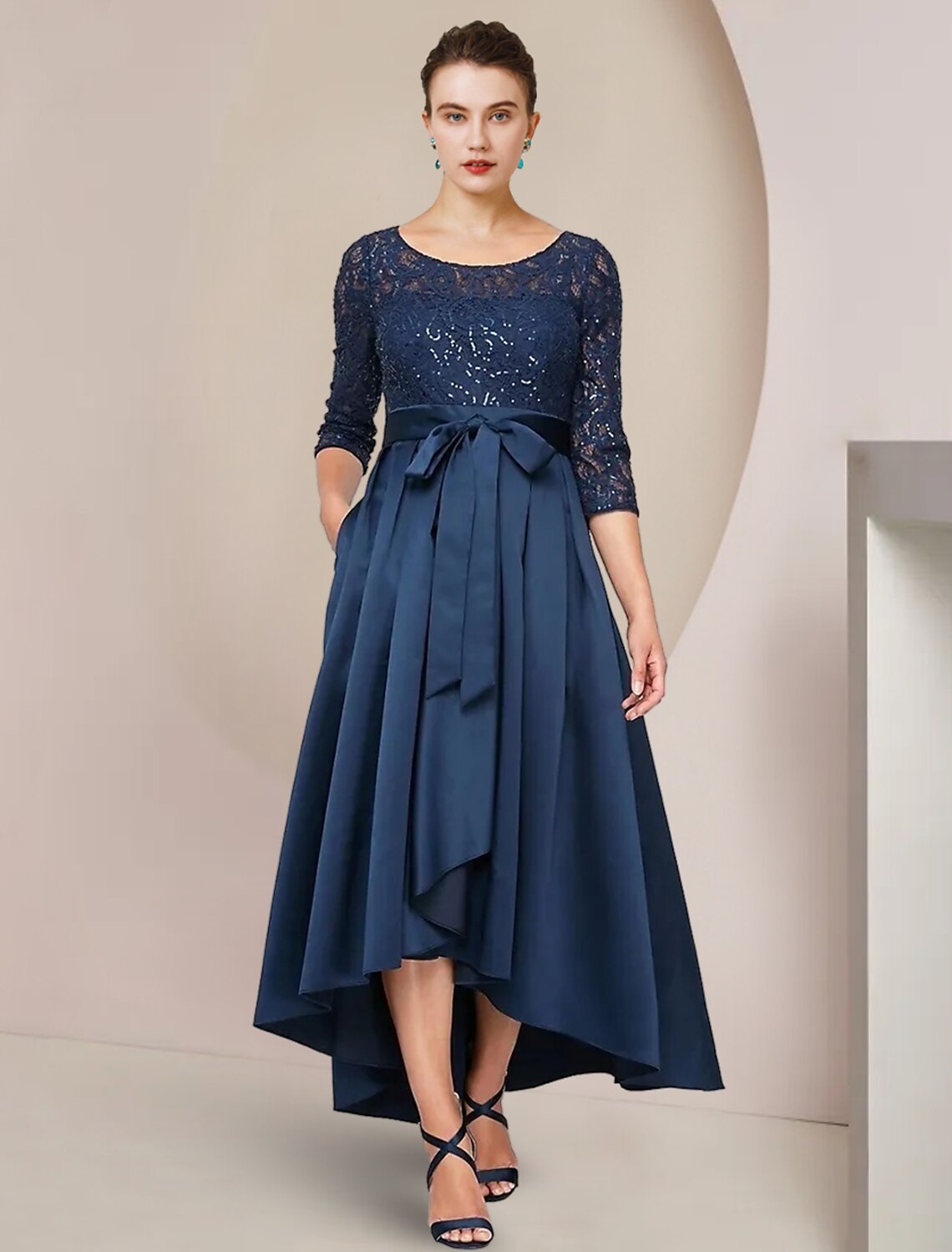 Vestido de madre de la novia de corte A para invitada de boda, elegante, alto bajo, escote redondo, asimétrico, largo hasta la rodilla, encaje, tafetán, manga 3/4 con lazo(s), pliegues