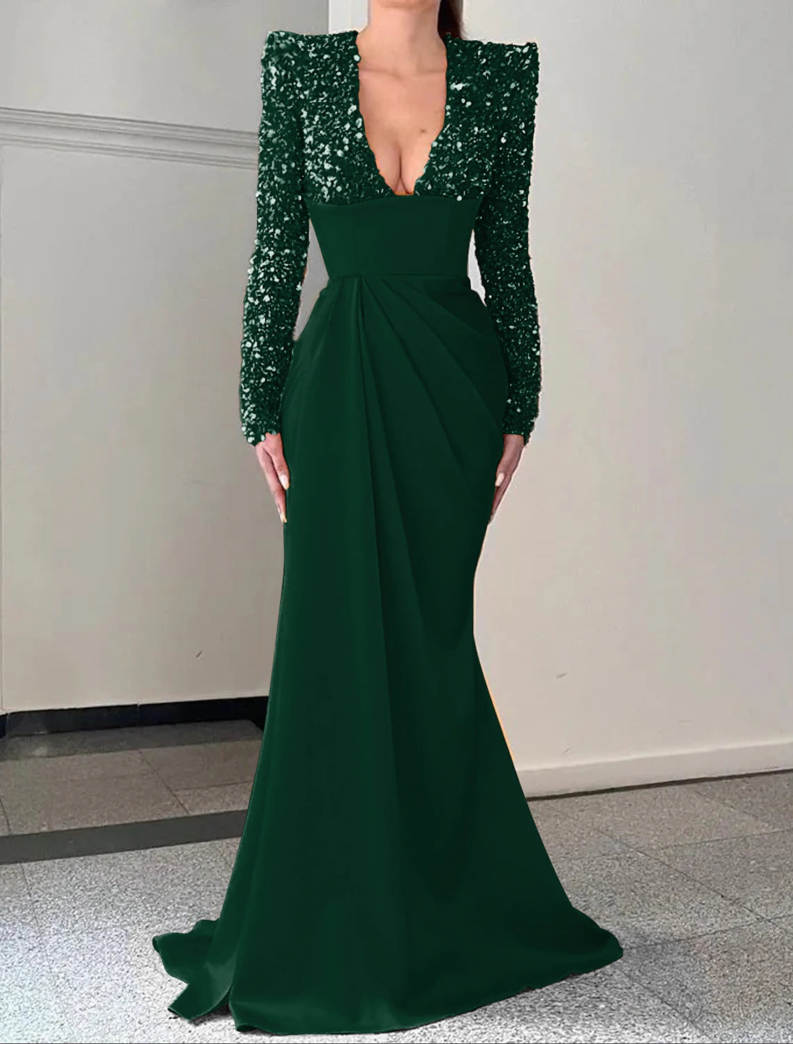 Vestido de noche elegante de sirena/trompeta, formal, con cola larga y escote en V, de satén con pliegues y lentejuelas