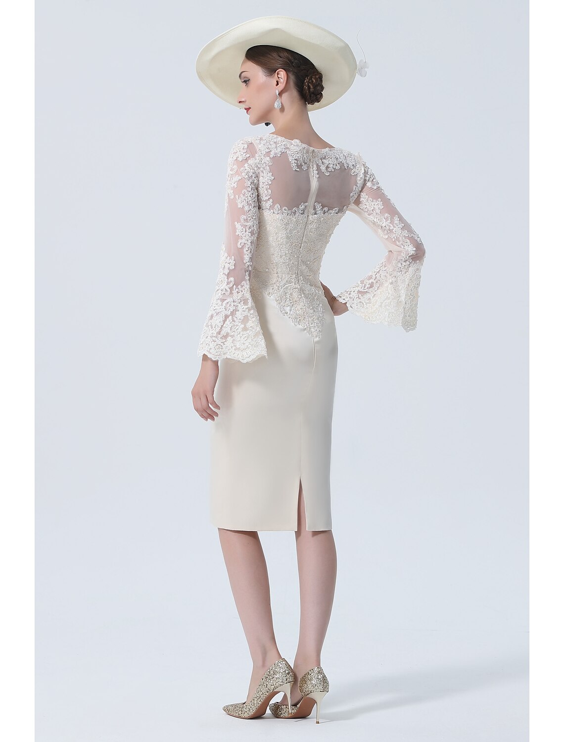 Abito da madre della sposa a tubino/colonna, vintage, taglie forti, elegante, con scollo gioiello, lunghezza al ginocchio, in raso, pizzo, maniche lunghe con pizzo