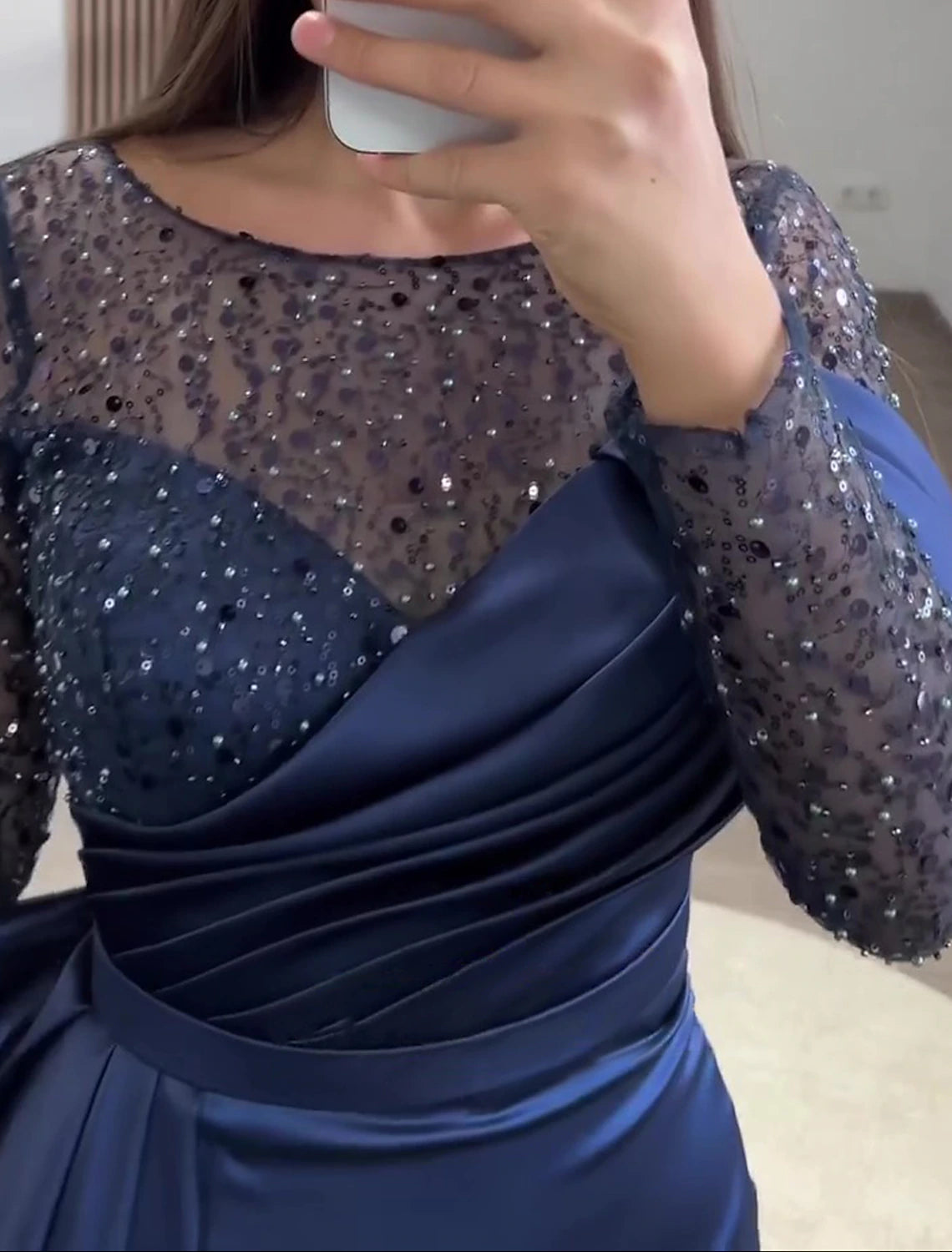 Vestido de sirena, vestido de noche, vestido rojo y verde, vestido formal de boda, para invitados, cola de corte, manga larga, cuello joya, charmeuse con perlas fruncidas y lentejuelas