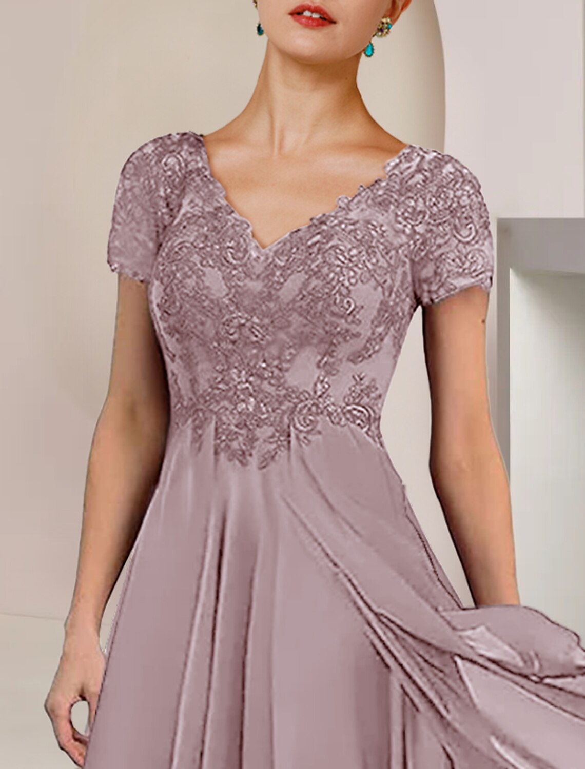 Vestido de dos piezas de corte A para madre de la novia, elegante, de novia formal, con escote en V, asimétrico, largo hasta la rodilla, de gasa, con encaje, manga corta, cruzado, con pliegues y apliques.